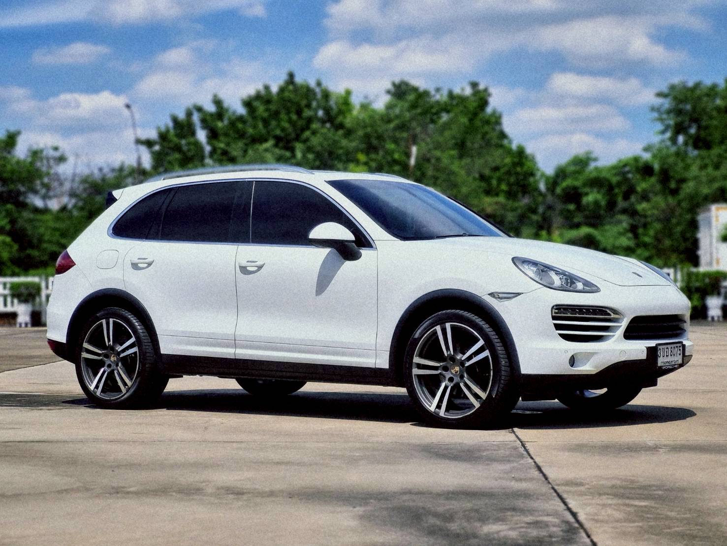 2014 Porsche Cayenne สีขาว (รูปที่ 3)