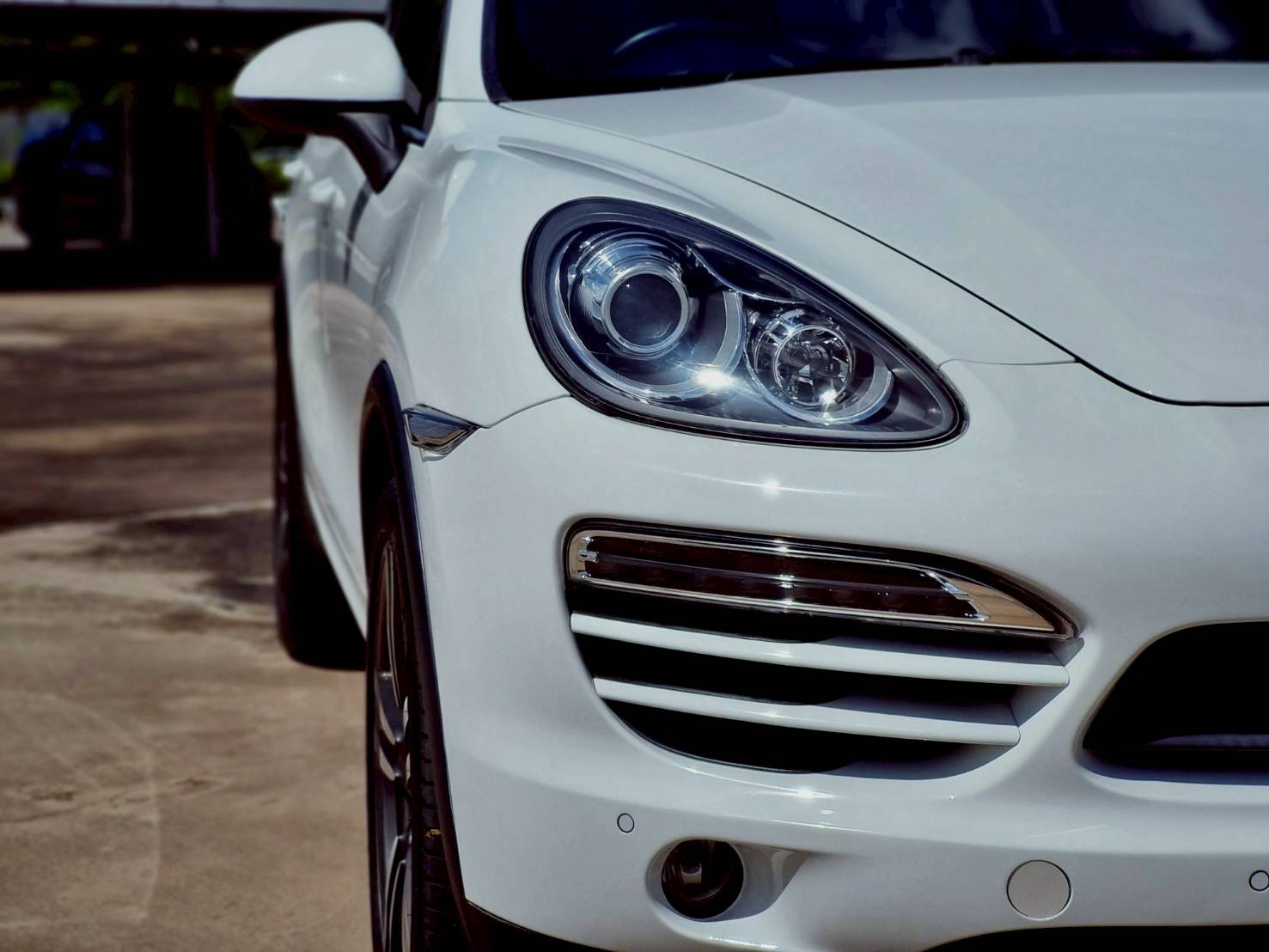 2014 Porsche Cayenne สีขาว (รูปที่ 18)