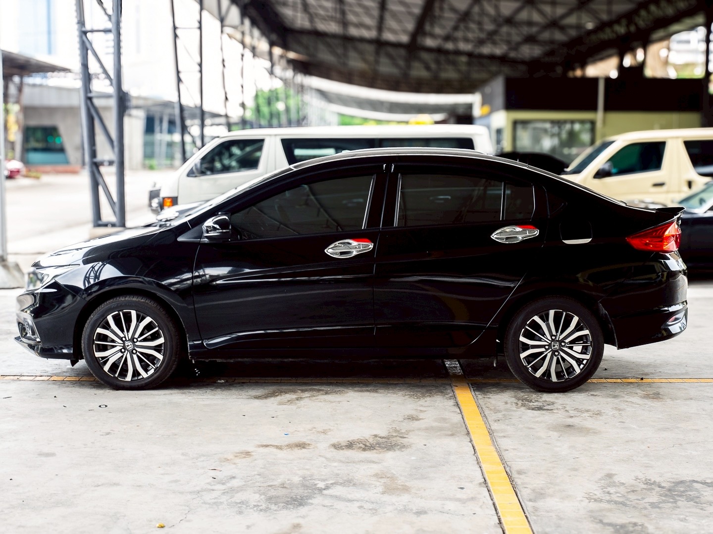 2017 Honda City สีดำ (รูปที่ 3)