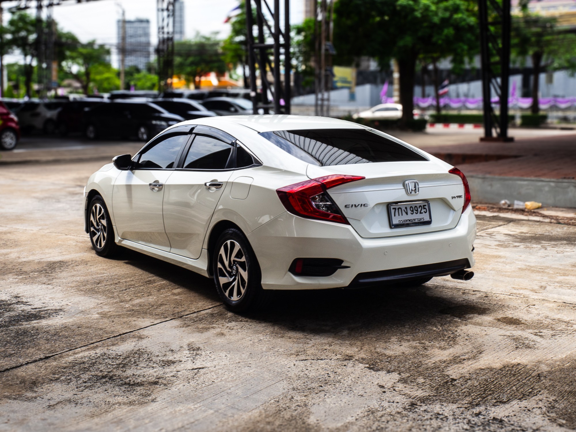 2018 Honda Civic Sedan สีขาว (รูปที่ 4)
