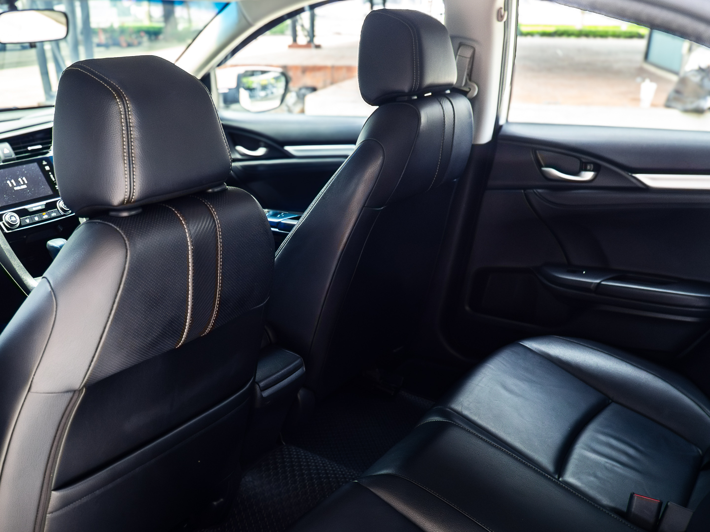 2018 Honda Civic Sedan สีขาว (รูปที่ 17)