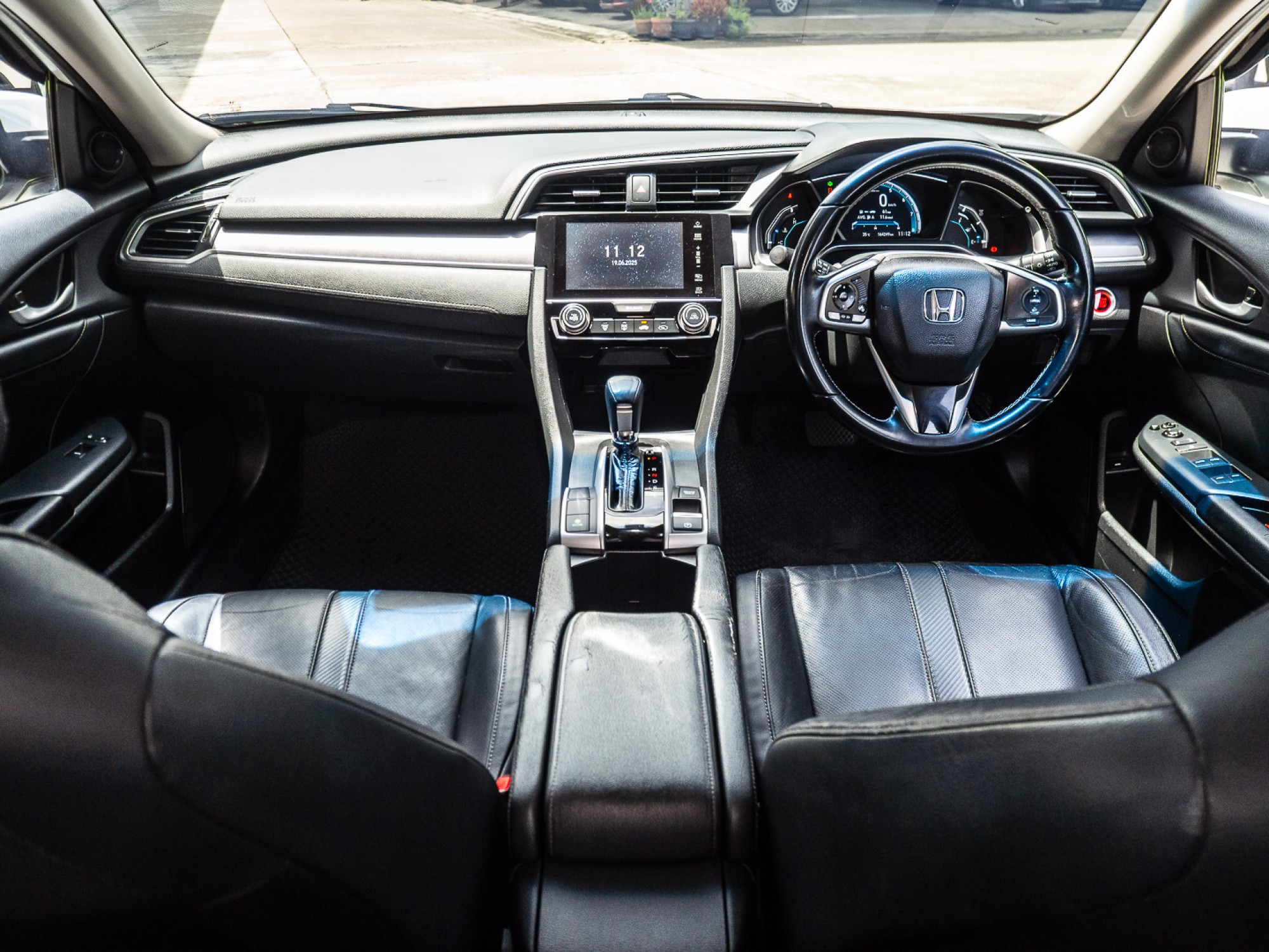 2018 Honda Civic Sedan สีขาว (รูปที่ 12)