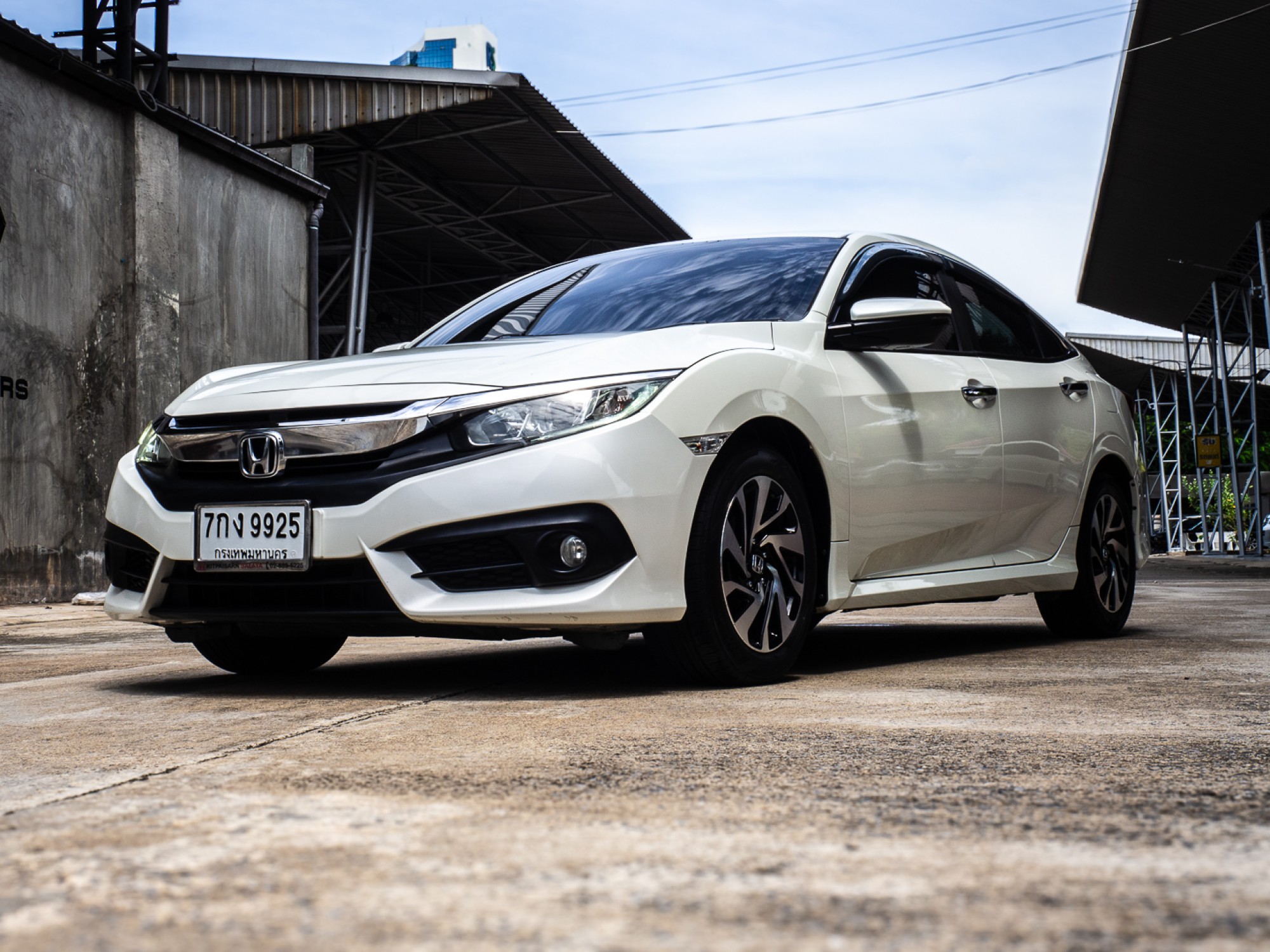 2018 Honda Civic Sedan สีขาว (รูปที่ 15)