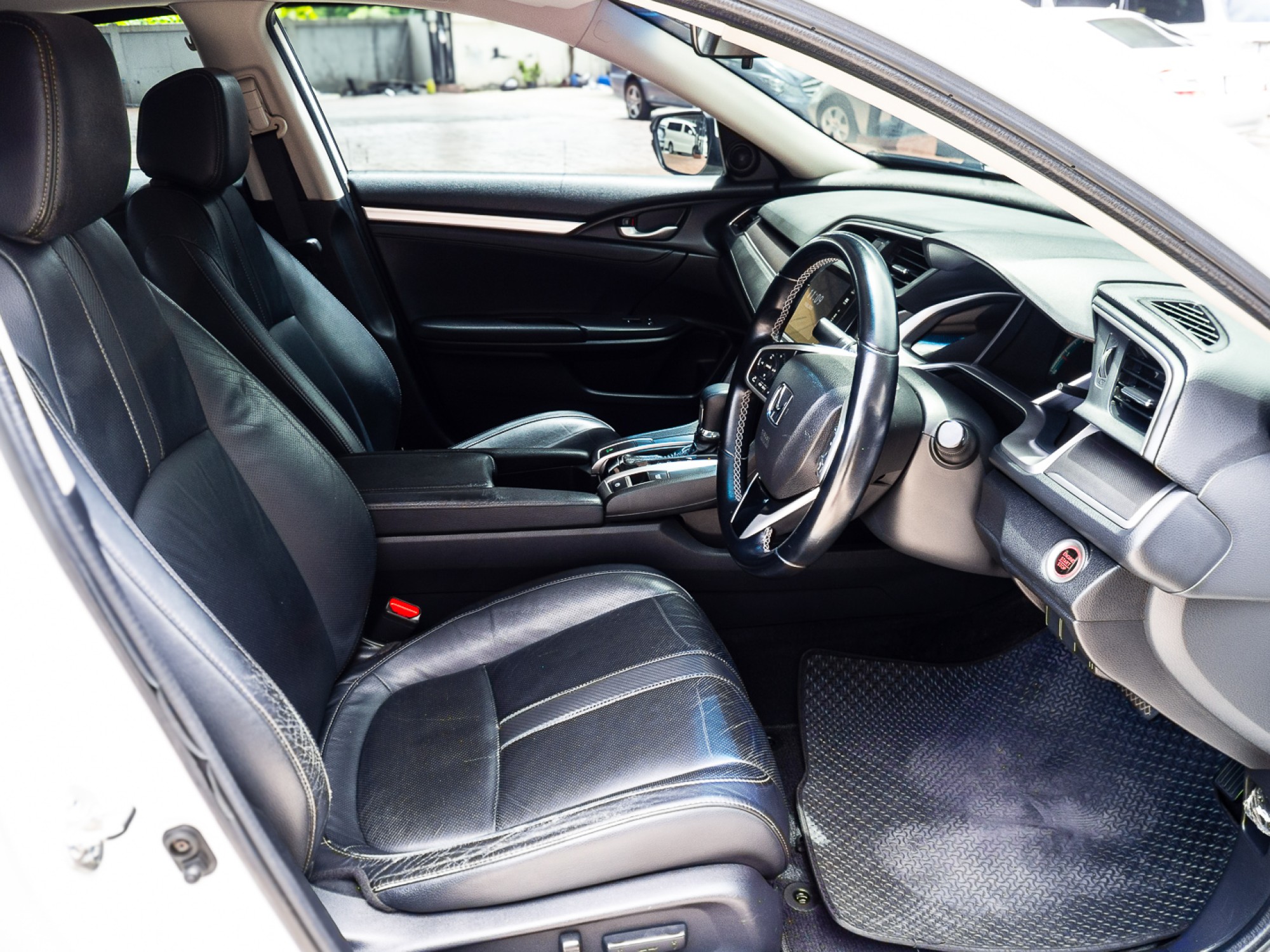 2018 Honda Civic Sedan สีขาว (รูปที่ 7)
