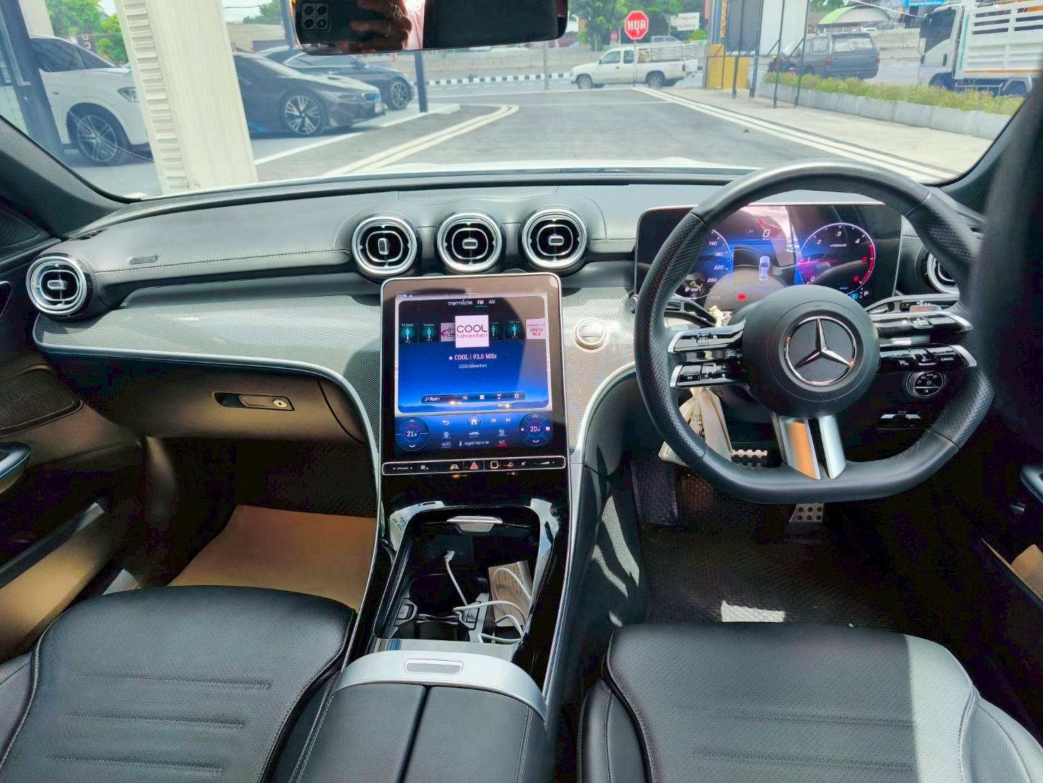2024 Mercedes-Benz C-Class C 220 d AMG สีขาว (รูปที่ 13)
