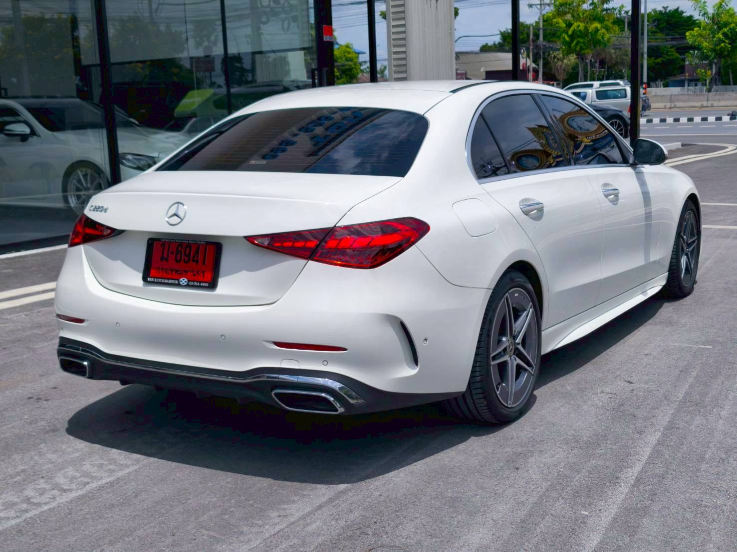 2024 Mercedes-Benz C-Class C 220 d AMG สีขาว (รูปที่ 7)