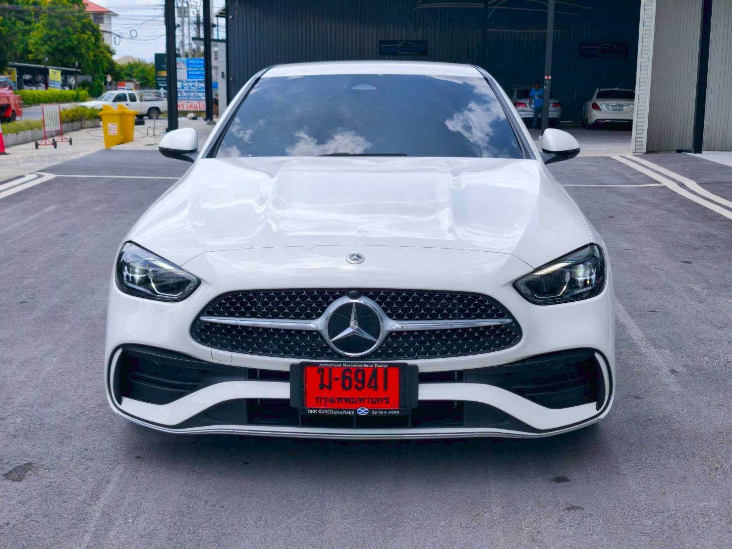 2024 Mercedes-Benz C-Class C 220 d AMG สีขาว (รูปที่ 12)