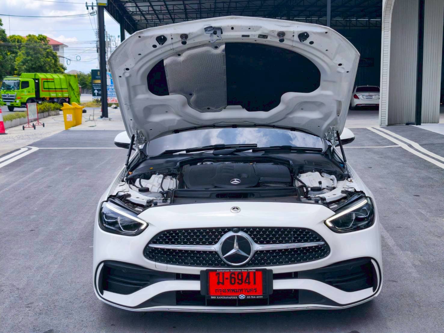 2024 Mercedes-Benz C-Class C 220 d AMG สีขาว (รูปที่ 10)