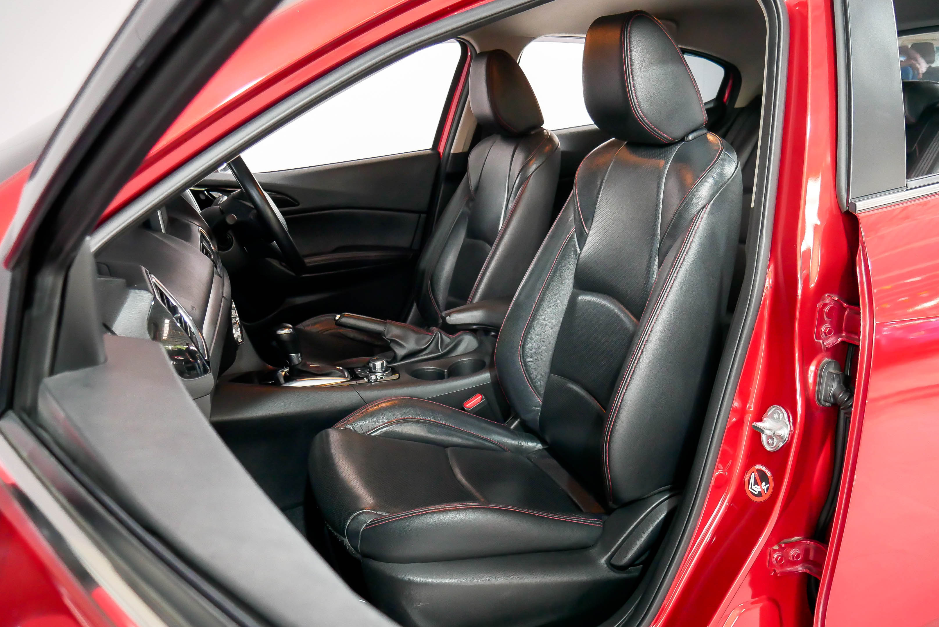 MAZDA 3 SKYACTIV 2.0 S SPORT AT ปี 2014 สีแดง (รูปที่ 6)