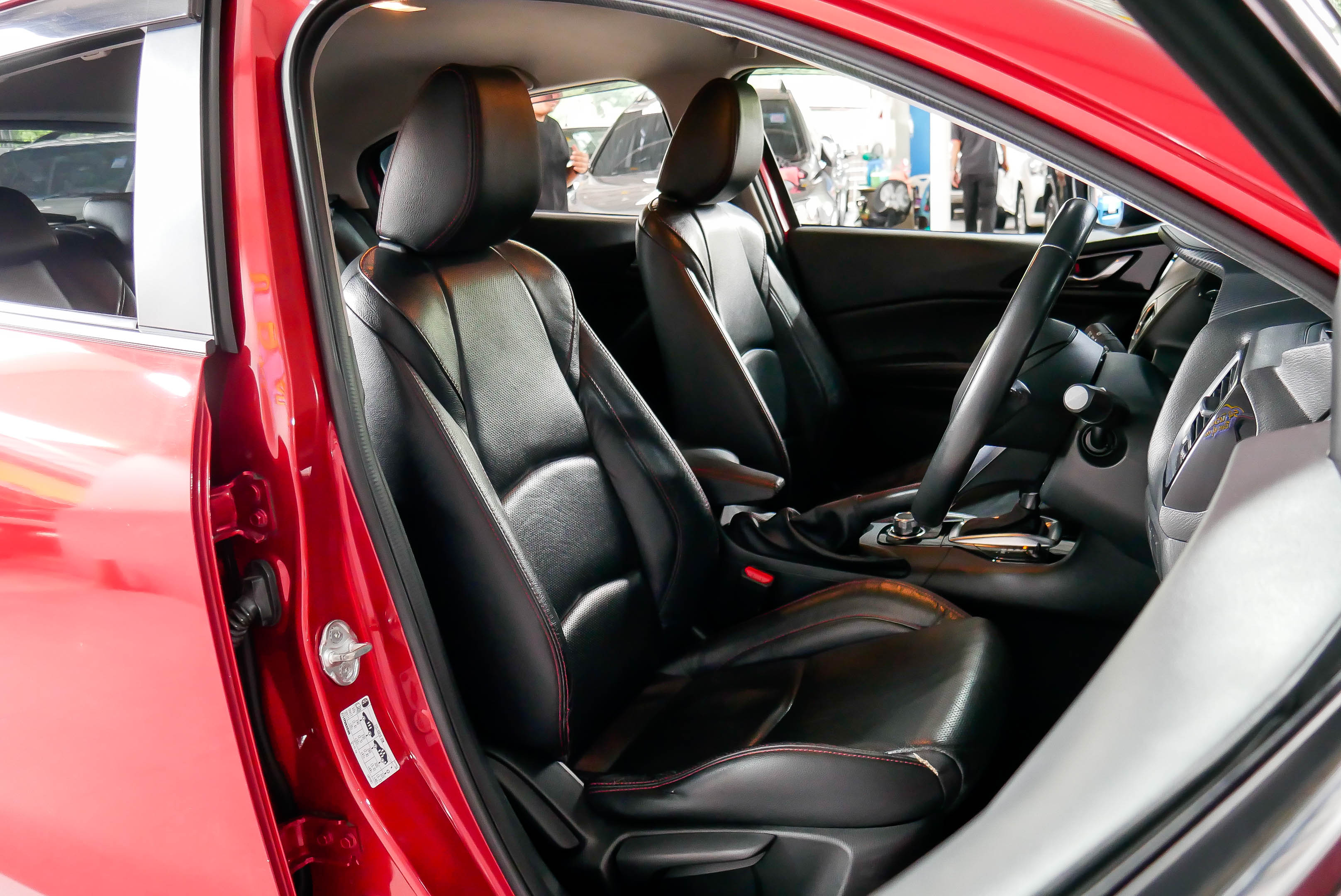 MAZDA 3 SKYACTIV 2.0 S SPORT AT ปี 2014 สีแดง (รูปที่ 5)