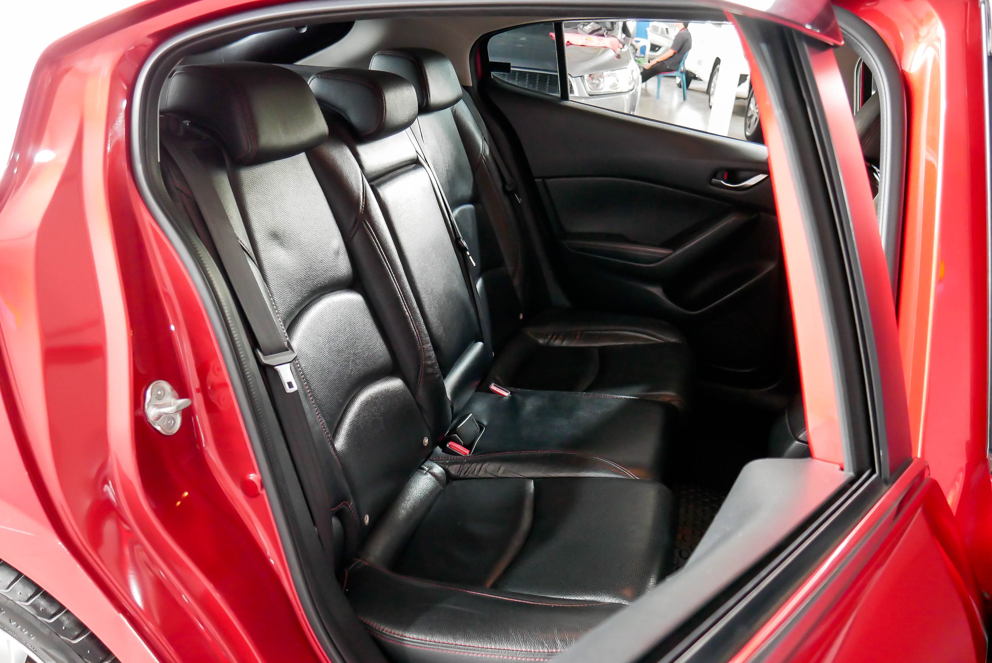 MAZDA 3 SKYACTIV 2.0 S SPORT AT ปี 2014 สีแดง (รูปที่ 14)