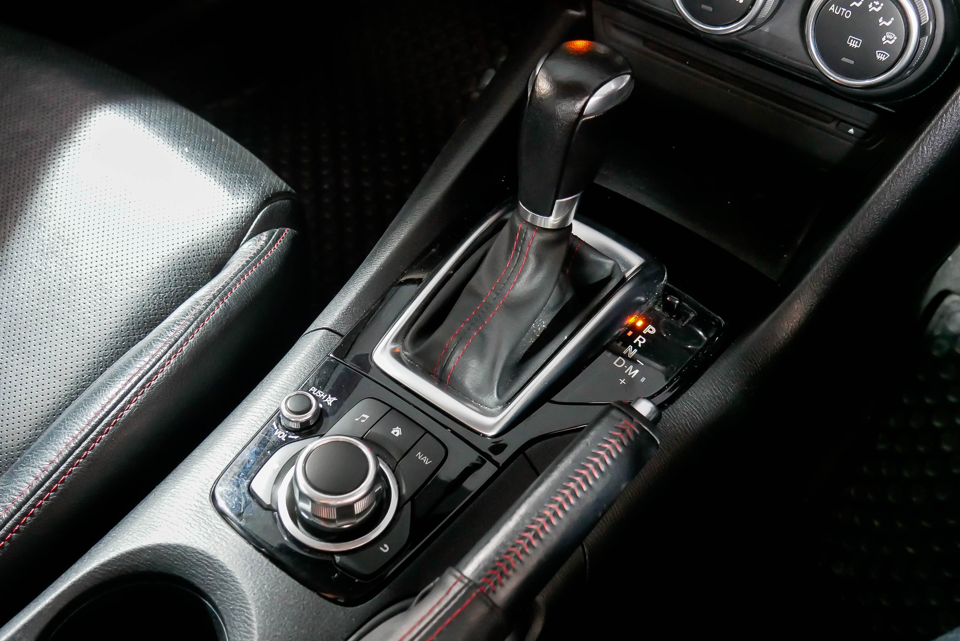 MAZDA 3 SKYACTIV 2.0 S SPORT AT ปี 2014 สีแดง (รูปที่ 12)
