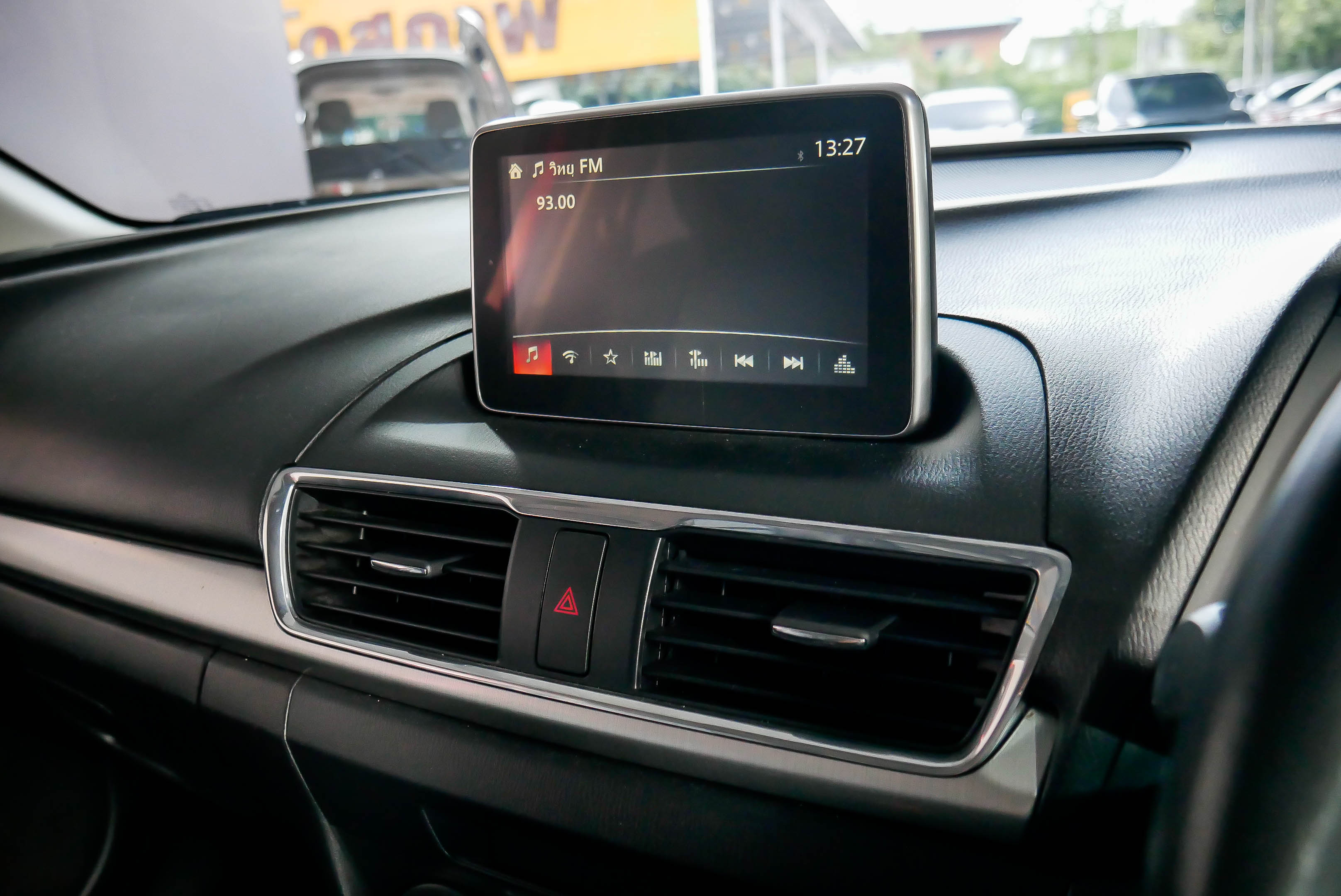 MAZDA 3 SKYACTIV 2.0 S SPORT AT ปี 2014 สีแดง (รูปที่ 8)