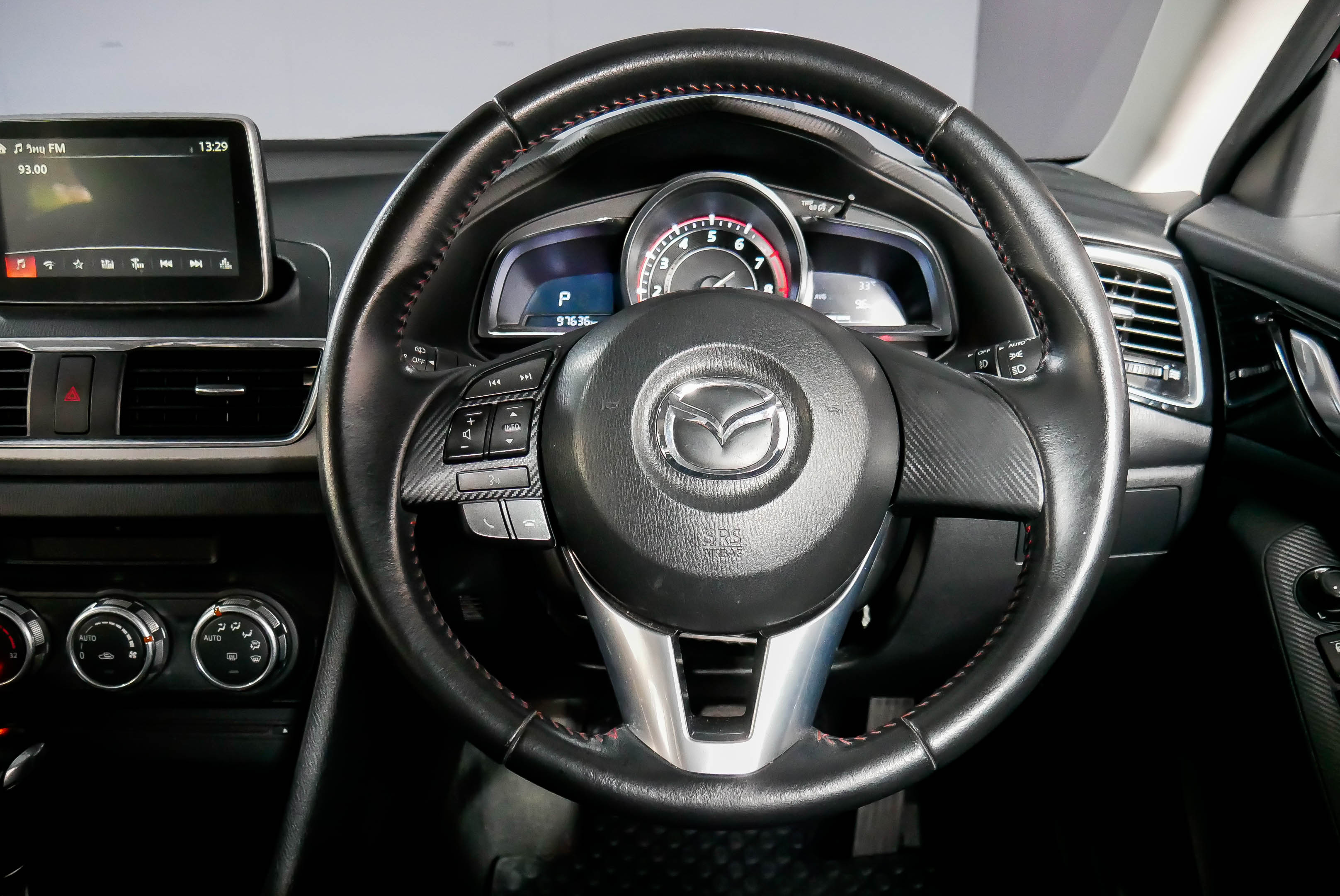 MAZDA 3 SKYACTIV 2.0 S SPORT AT ปี 2014 สีแดง (รูปที่ 11)