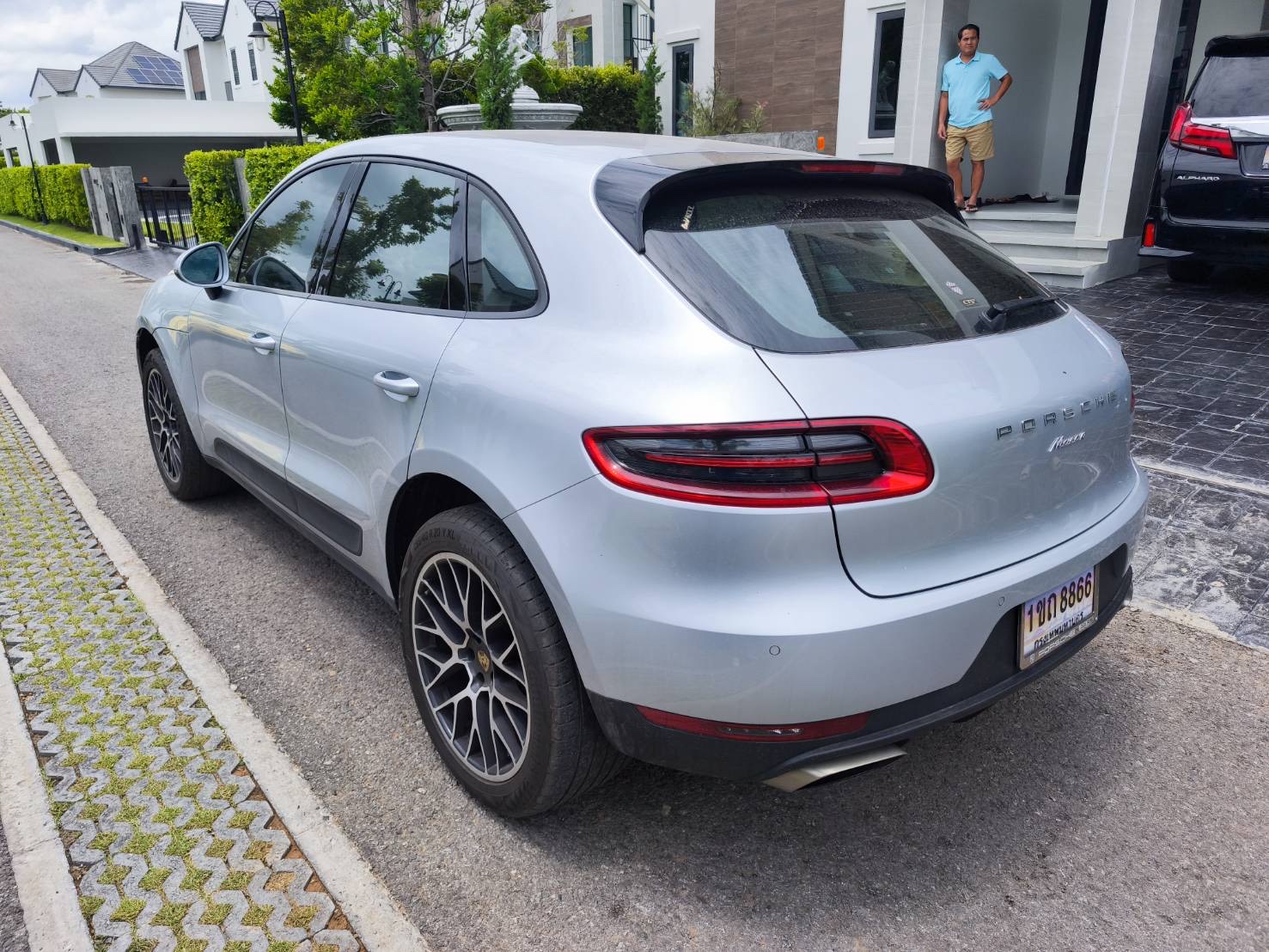 2018 Porsche Macan สีเทา (รูปที่ 10)