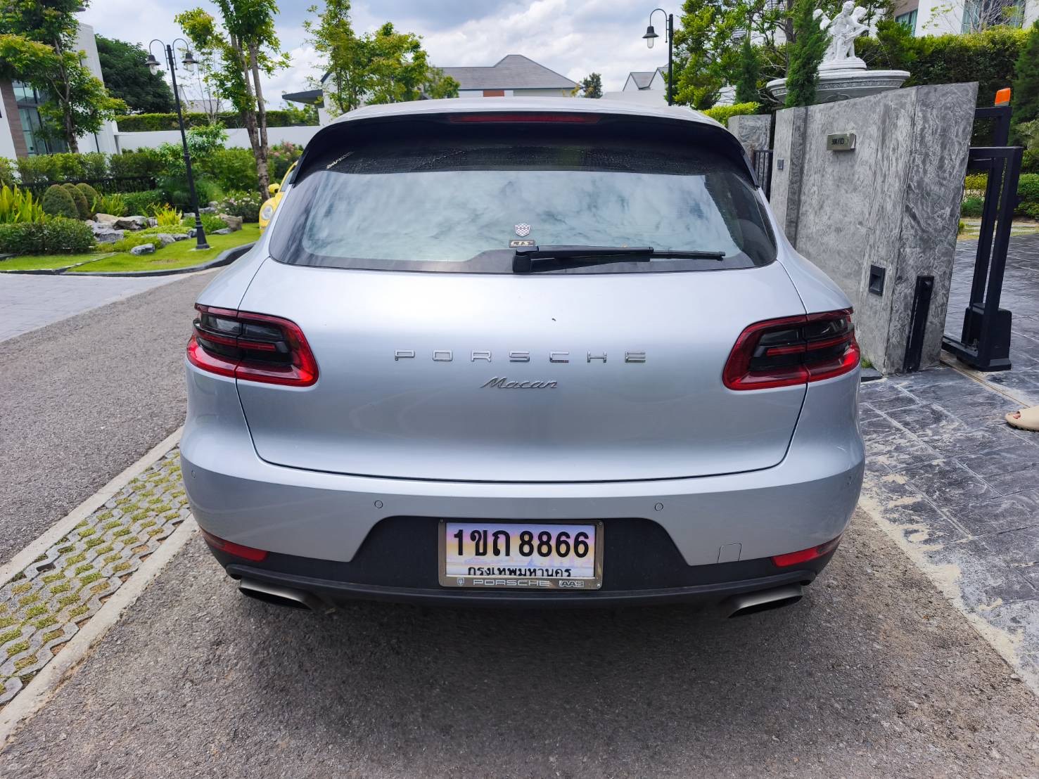 2018 Porsche Macan สีเทา (รูปที่ 9)