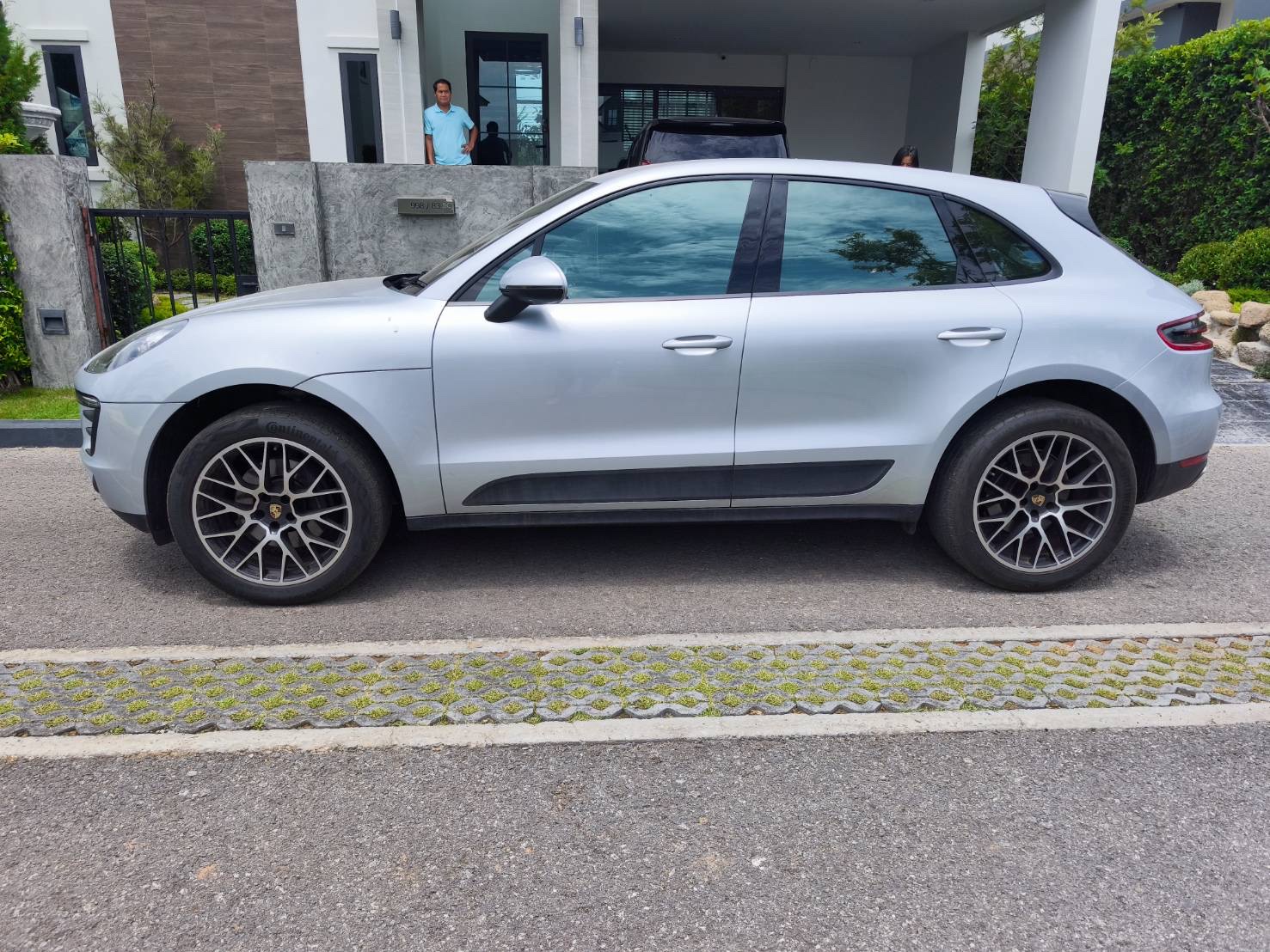 2018 Porsche Macan สีเทา (รูปที่ 11)
