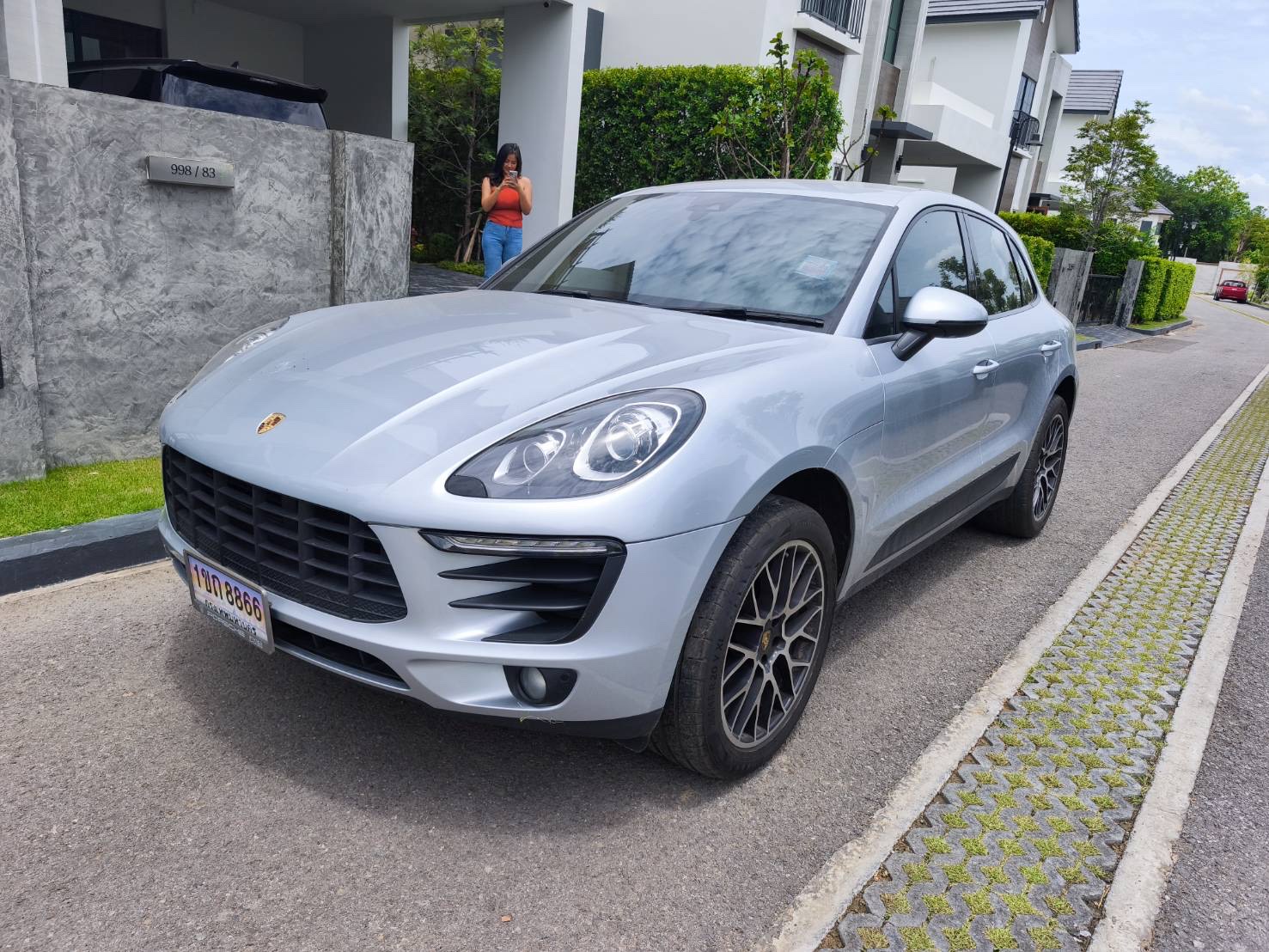 2018 Porsche Macan สีเทา (รูปที่ 12)