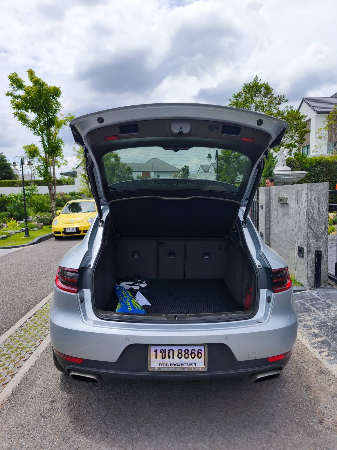 2018 Porsche Macan สีเทา (รูปที่ 2)