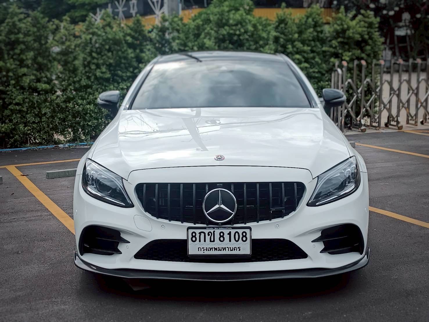 2022 Mercedes-Benz C-Class Coupe C43 AMG สีขาว (รูปที่ 2)