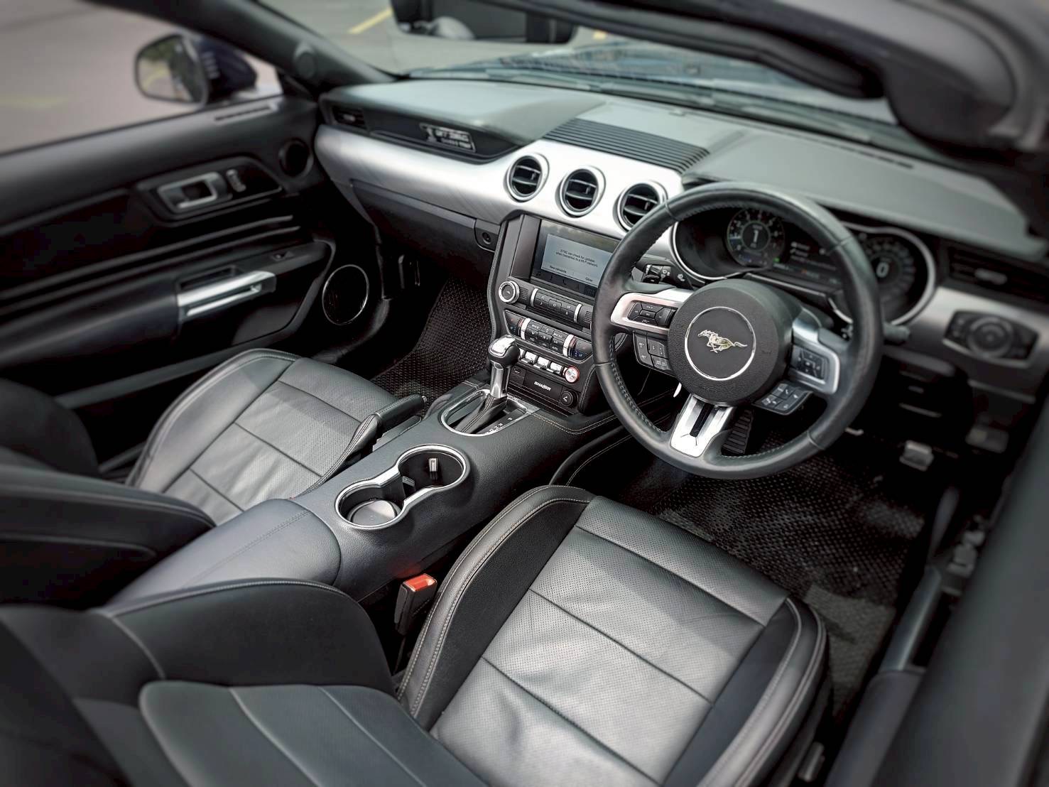 2018 Ford Mustang Convertible สีดำ (รูปที่ 6)