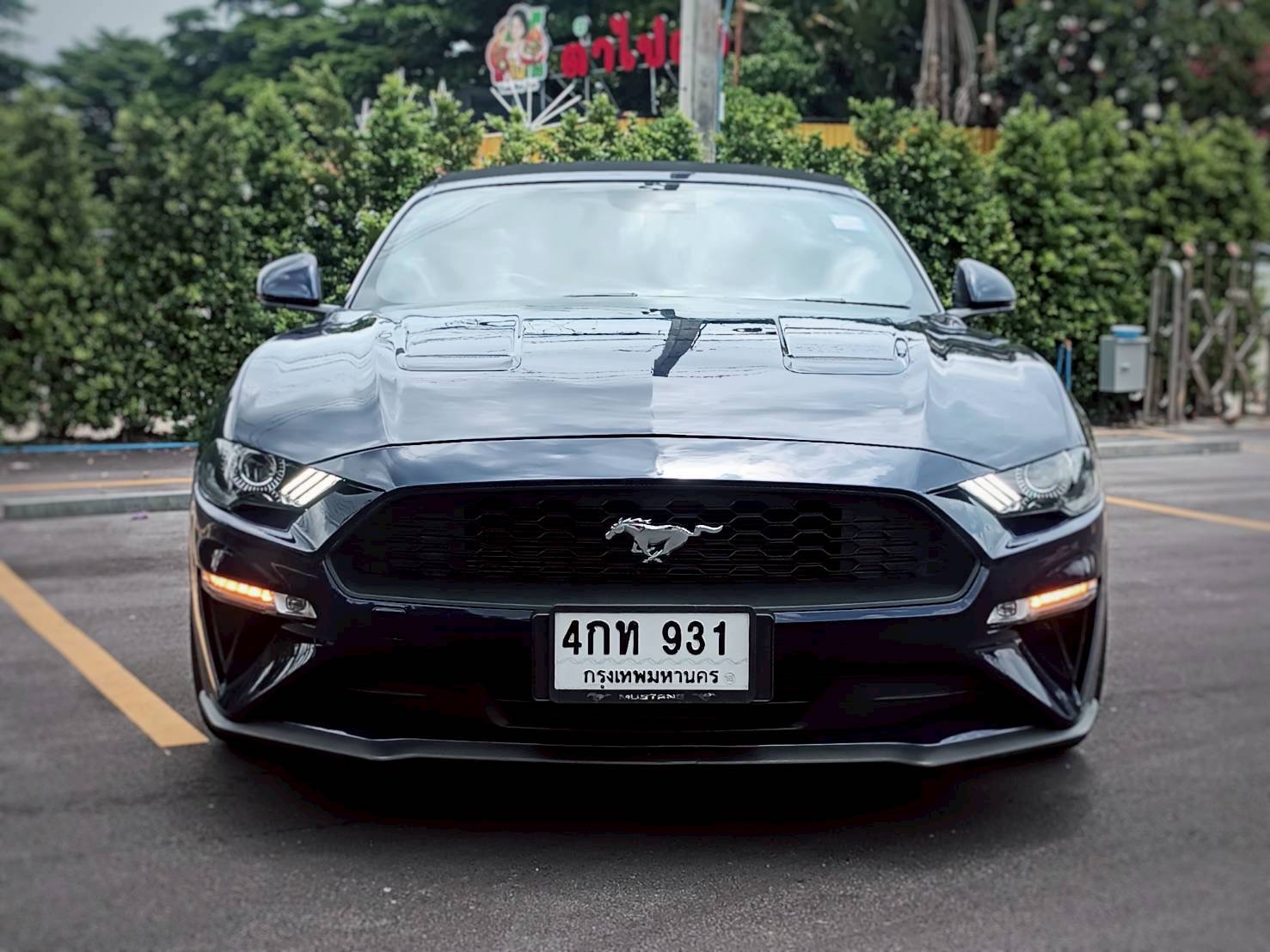 2018 Ford Mustang Convertible สีดำ (รูปที่ 2)