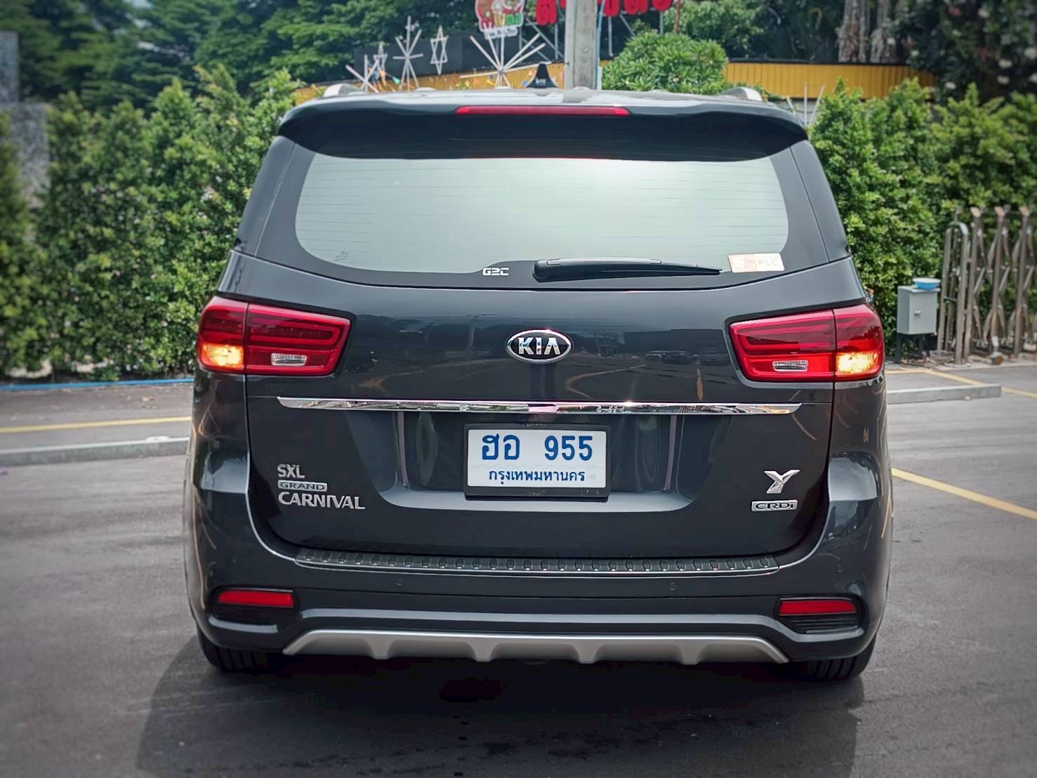 2018 Kia Grand Carnival สีเทา (รูปที่ 5)