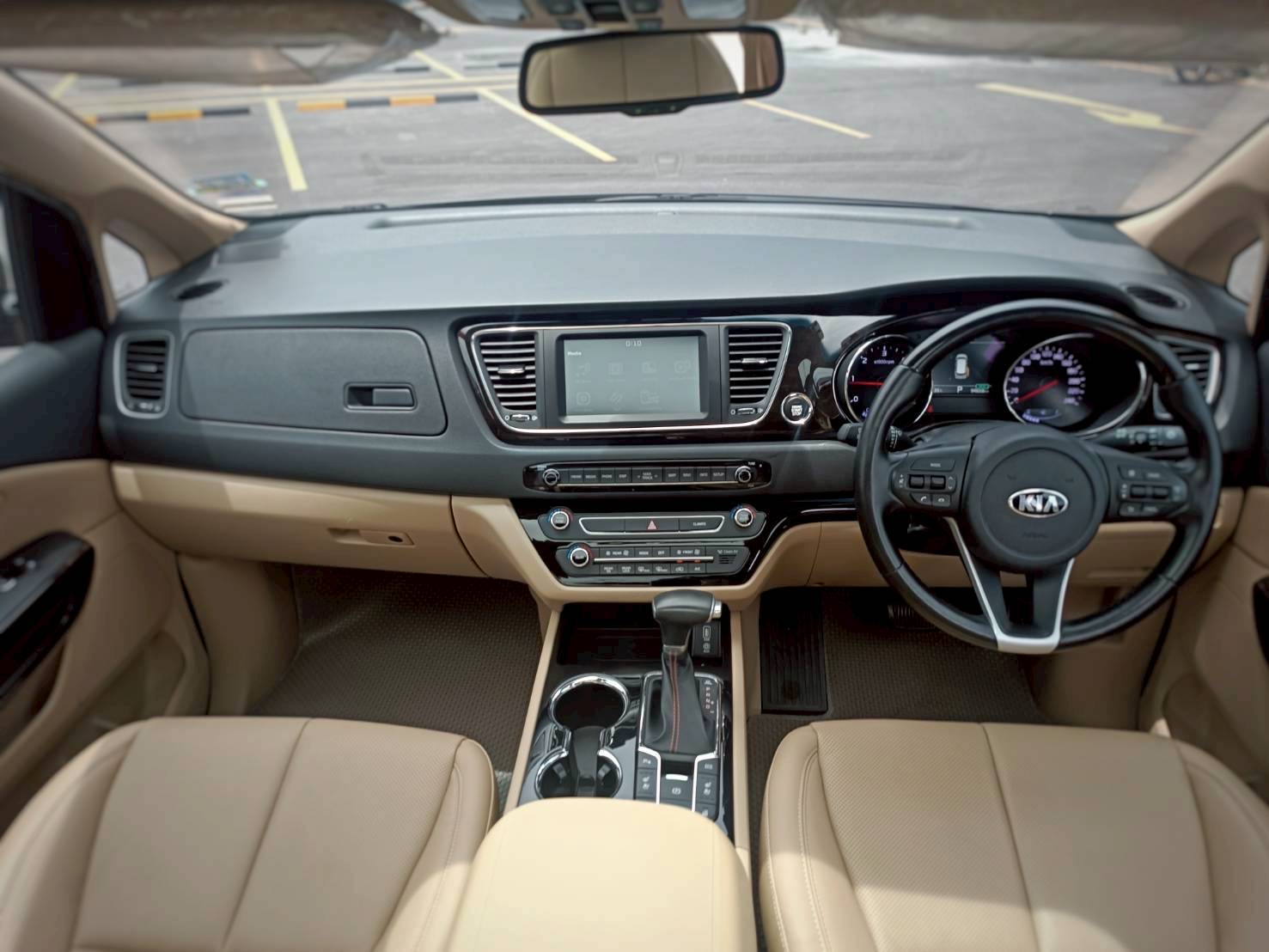 2018 Kia Grand Carnival สีเทา (รูปที่ 11)