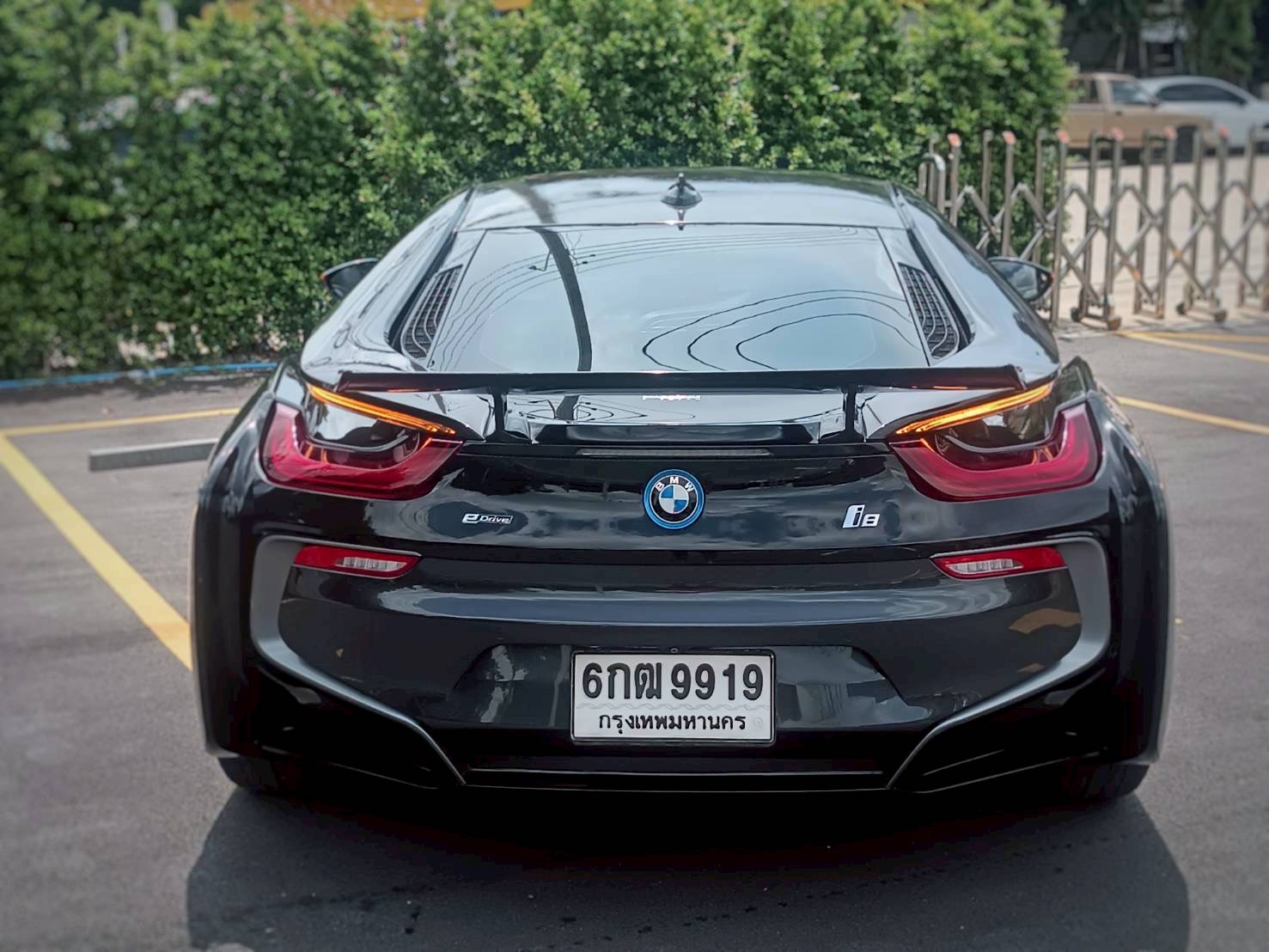 2014 BMW i8 สีเทา (รูปที่ 9)