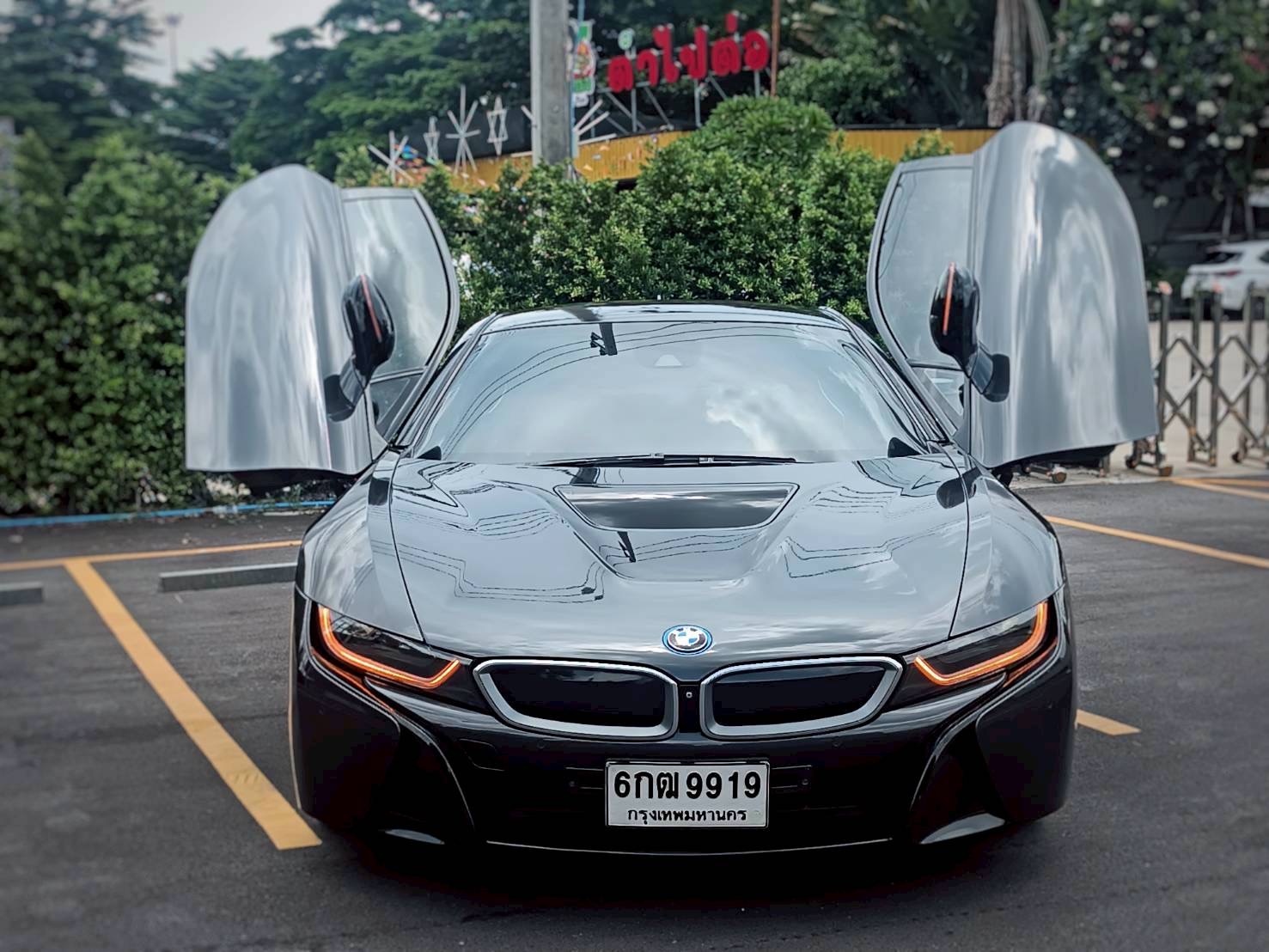 2014 BMW i8 สีเทา (รูปที่ 11)