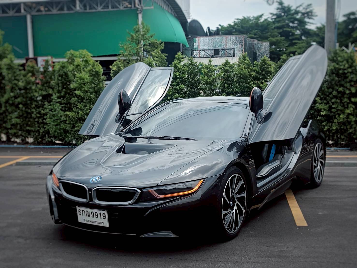 2014 BMW i8 สีเทา (รูปที่ 12)