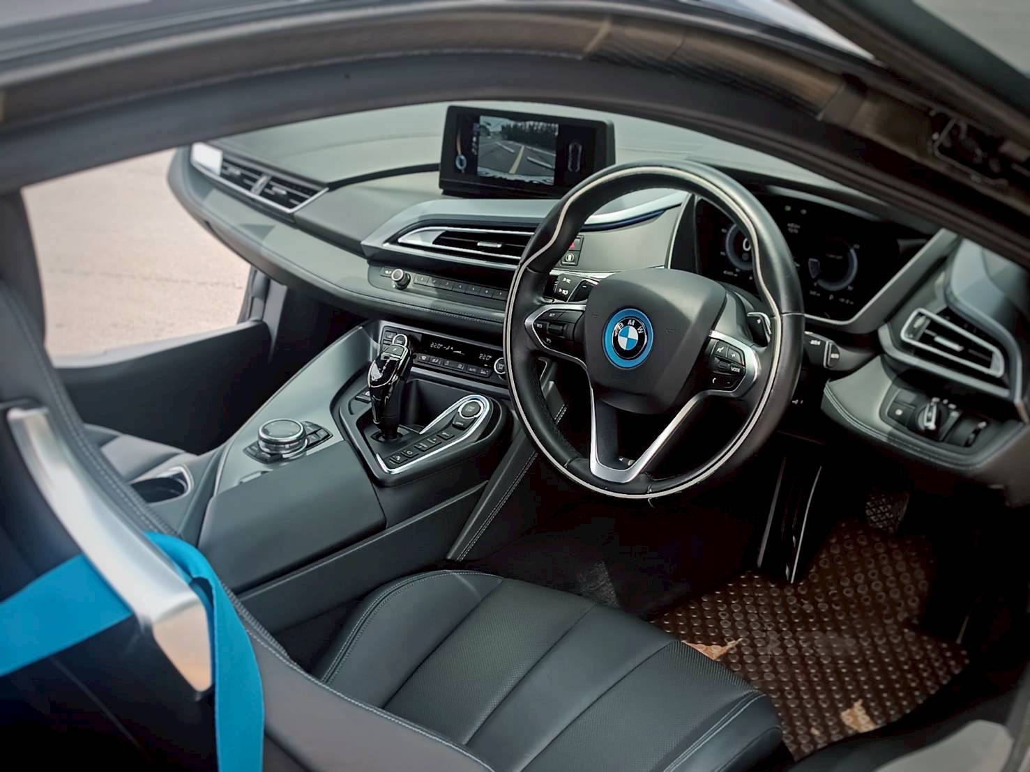 2014 BMW i8 สีเทา (รูปที่ 7)