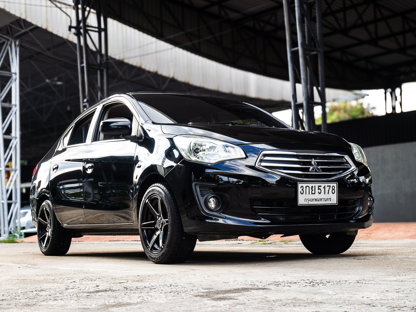 2014 Mitsubishi Attrage สีดำ (รูปที่ 12)