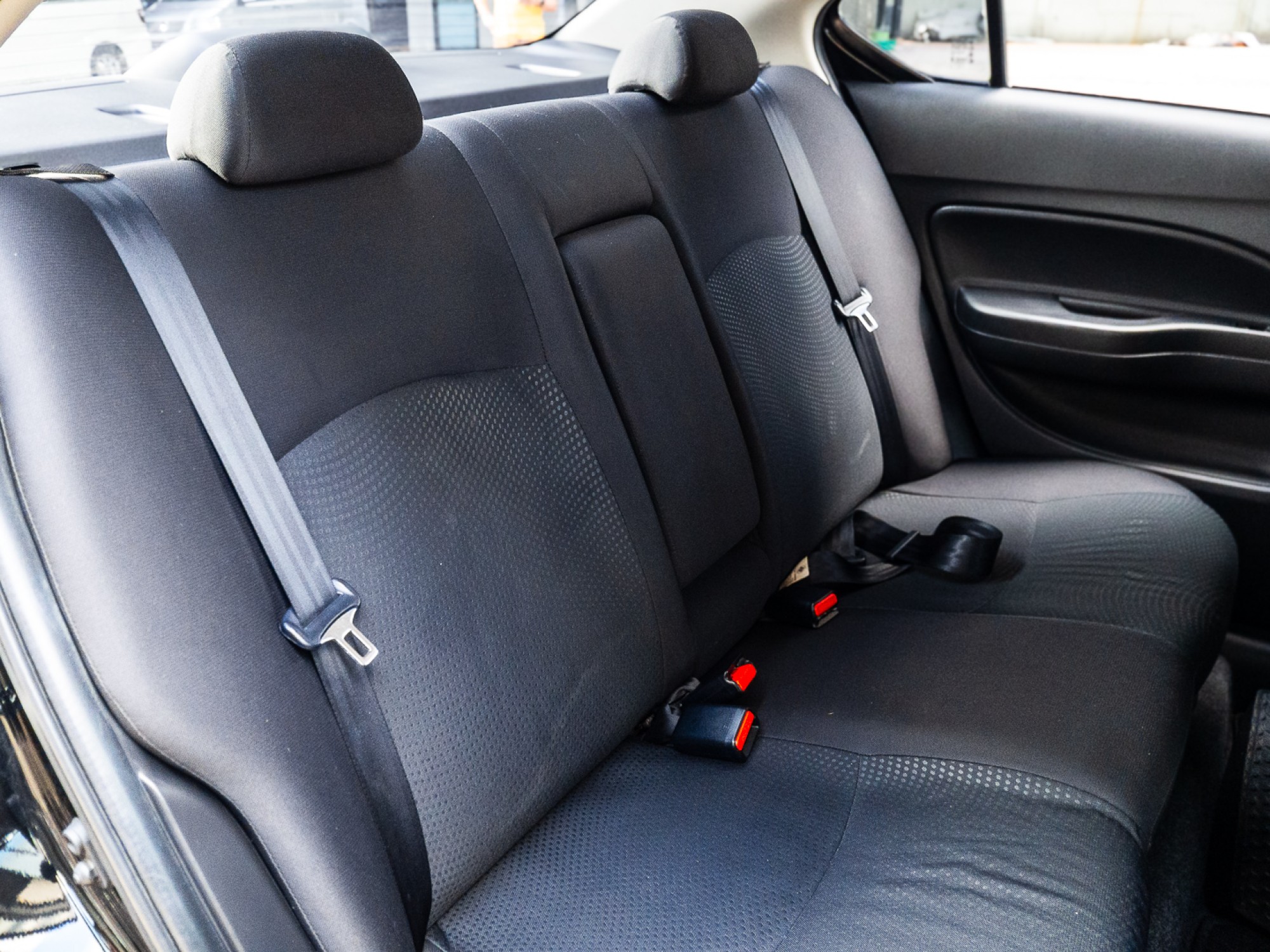 2014 Mitsubishi Attrage สีดำ (รูปที่ 13)