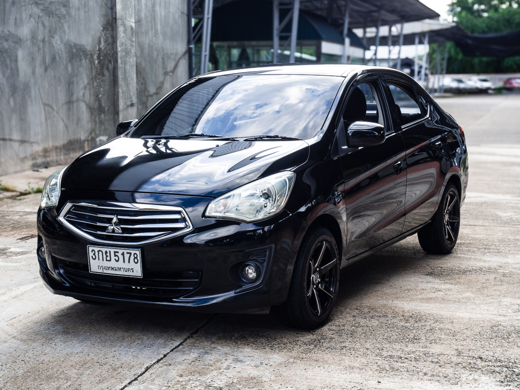 2014 Mitsubishi Attrage สีดำ (รูปที่ 3)
