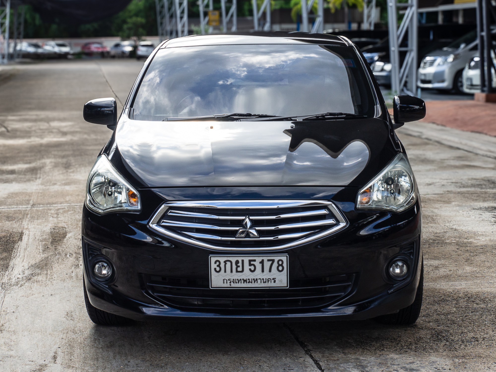2014 Mitsubishi Attrage สีดำ (รูปที่ 2)