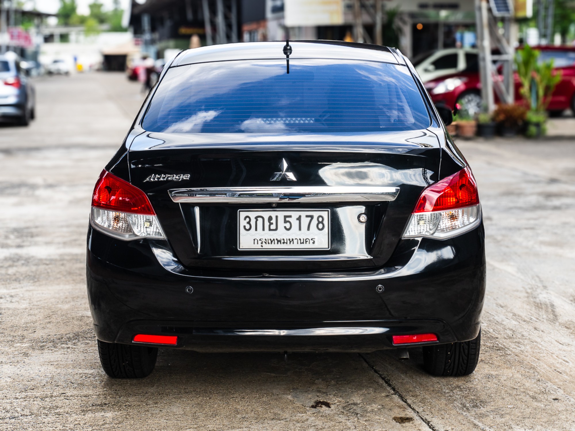 2014 Mitsubishi Attrage สีดำ (รูปที่ 6)