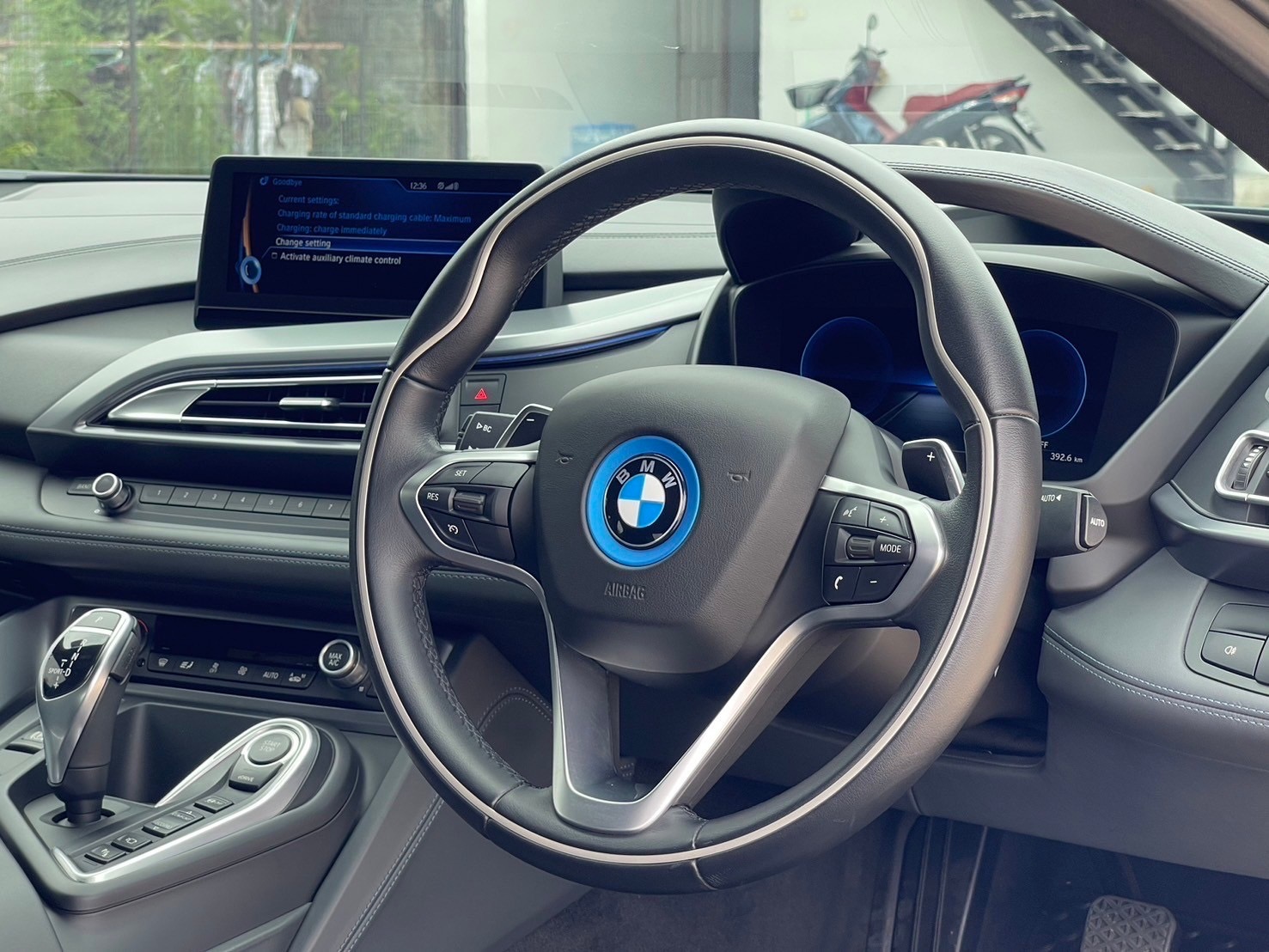 2014 BMW i8 สีเทา (รูปที่ 7)