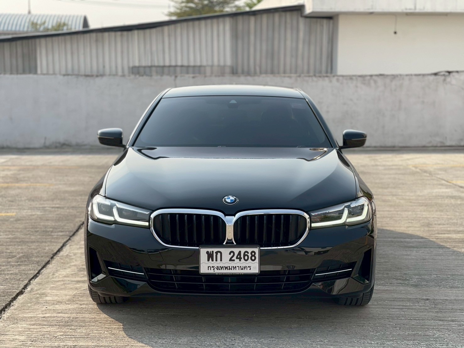 2021 BMW 530e Elite G30 LCI สีดำ (รูปที่ 4)