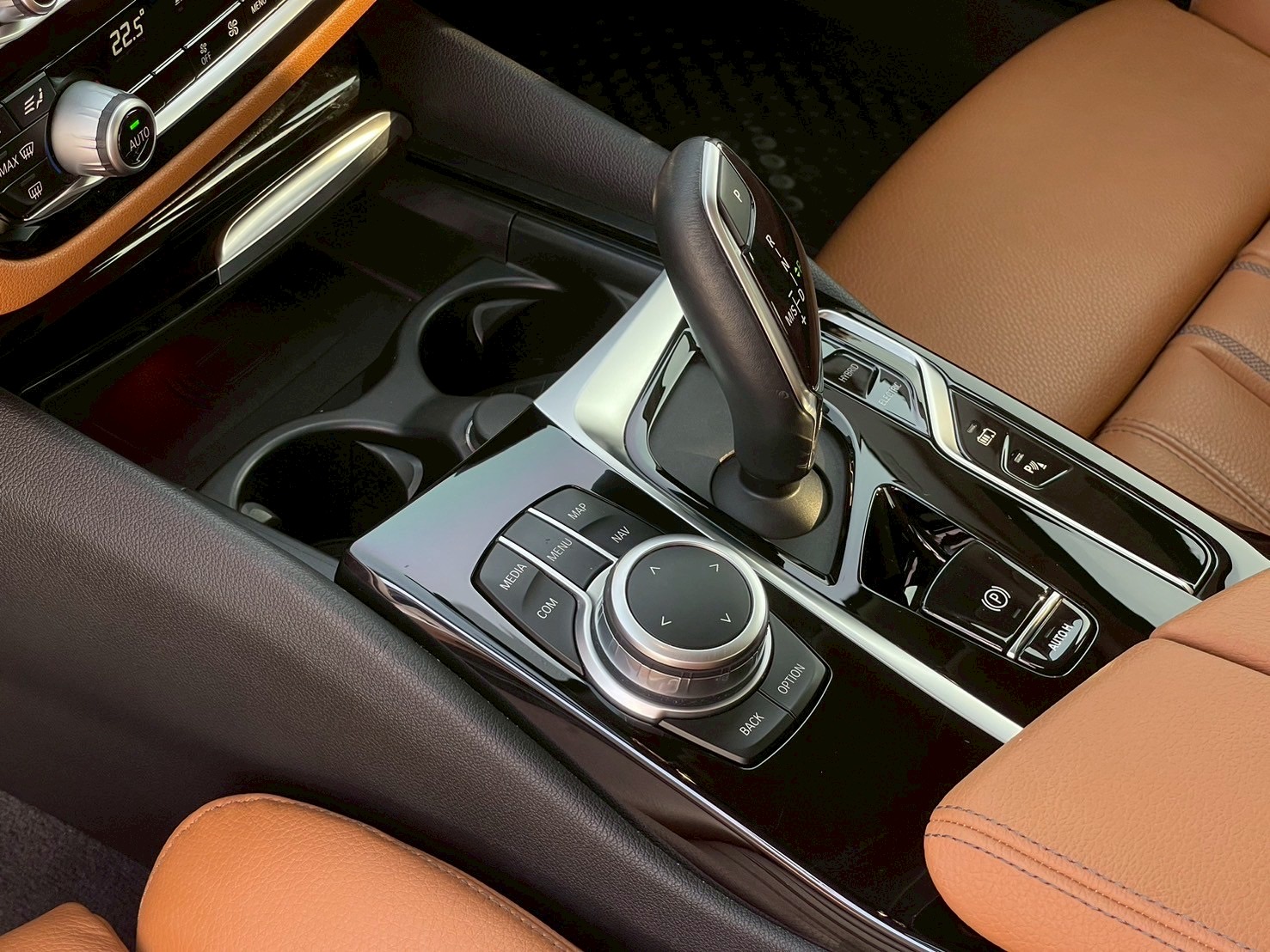 2021 BMW 530e Elite G30 LCI สีดำ (รูปที่ 17)