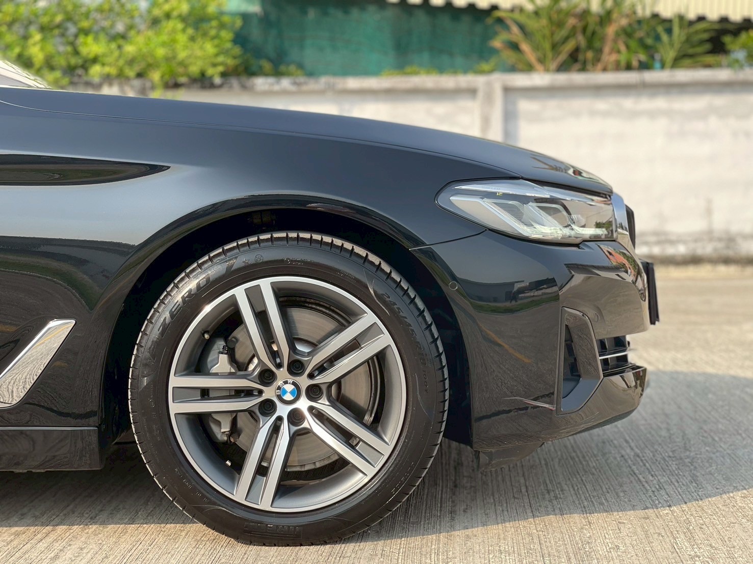 2021 BMW 530e Elite G30 LCI สีดำ (รูปที่ 6)