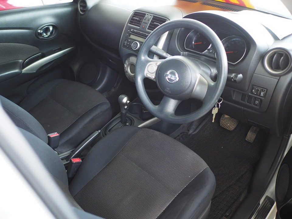 Nissan Almera ปี 2012 สีเงิน (รูปที่ 4)
