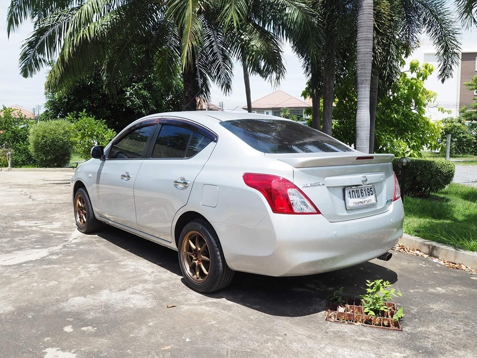 Nissan Almera ปี 2012 สีเงิน (รูปที่ 2)