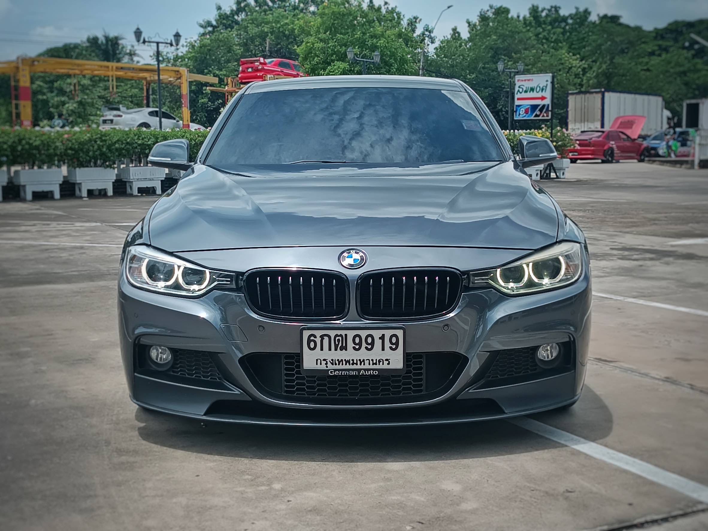 2015 BMW 320i Sport สีเทา (รูปที่ 4)