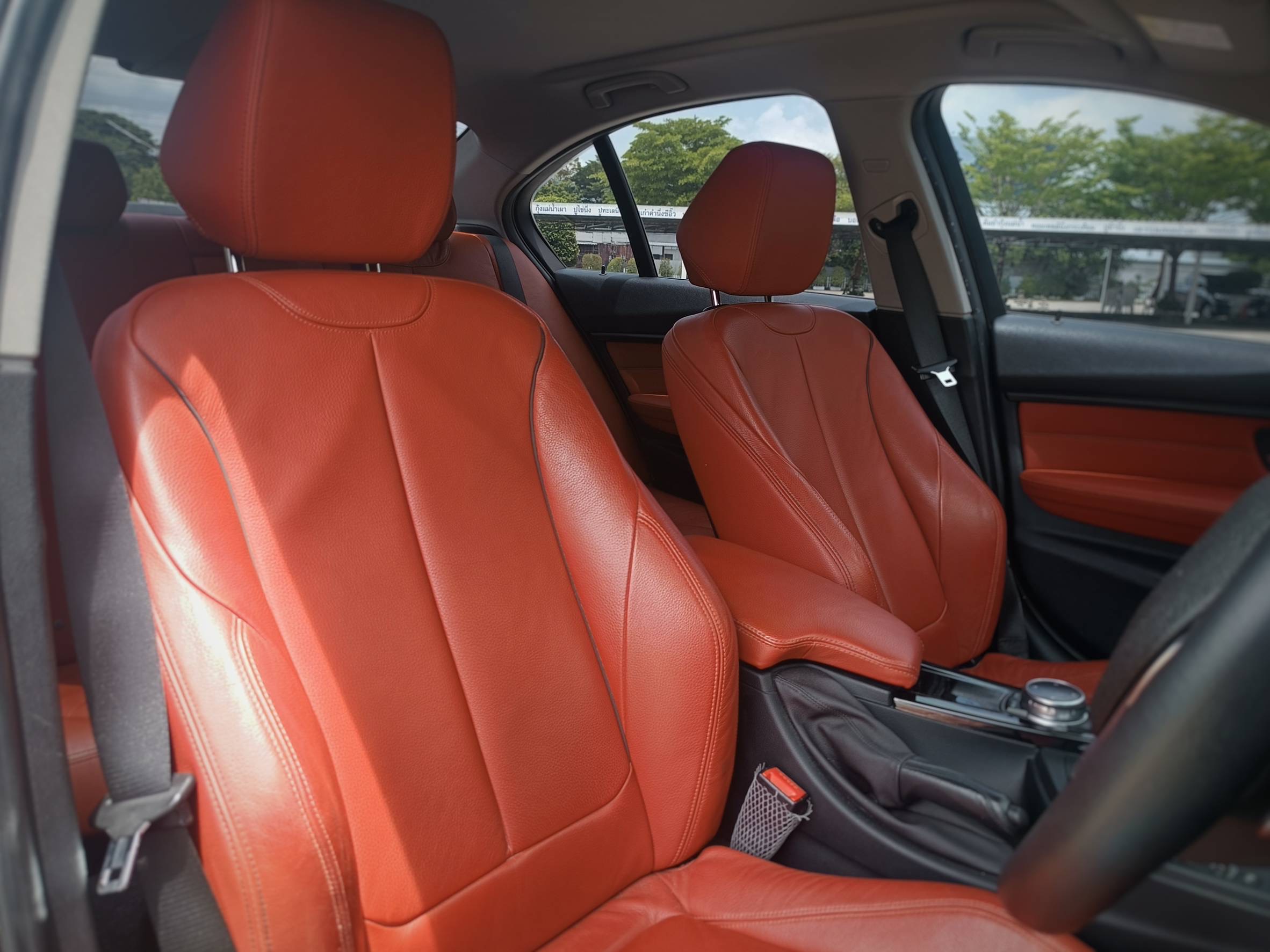 2015 BMW 320i Sport สีเทา (รูปที่ 3)