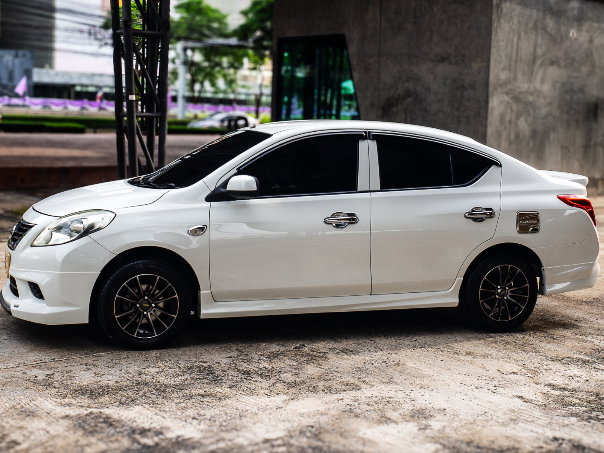 2014 Nissan Almera สีขาว (รูปที่ 16)