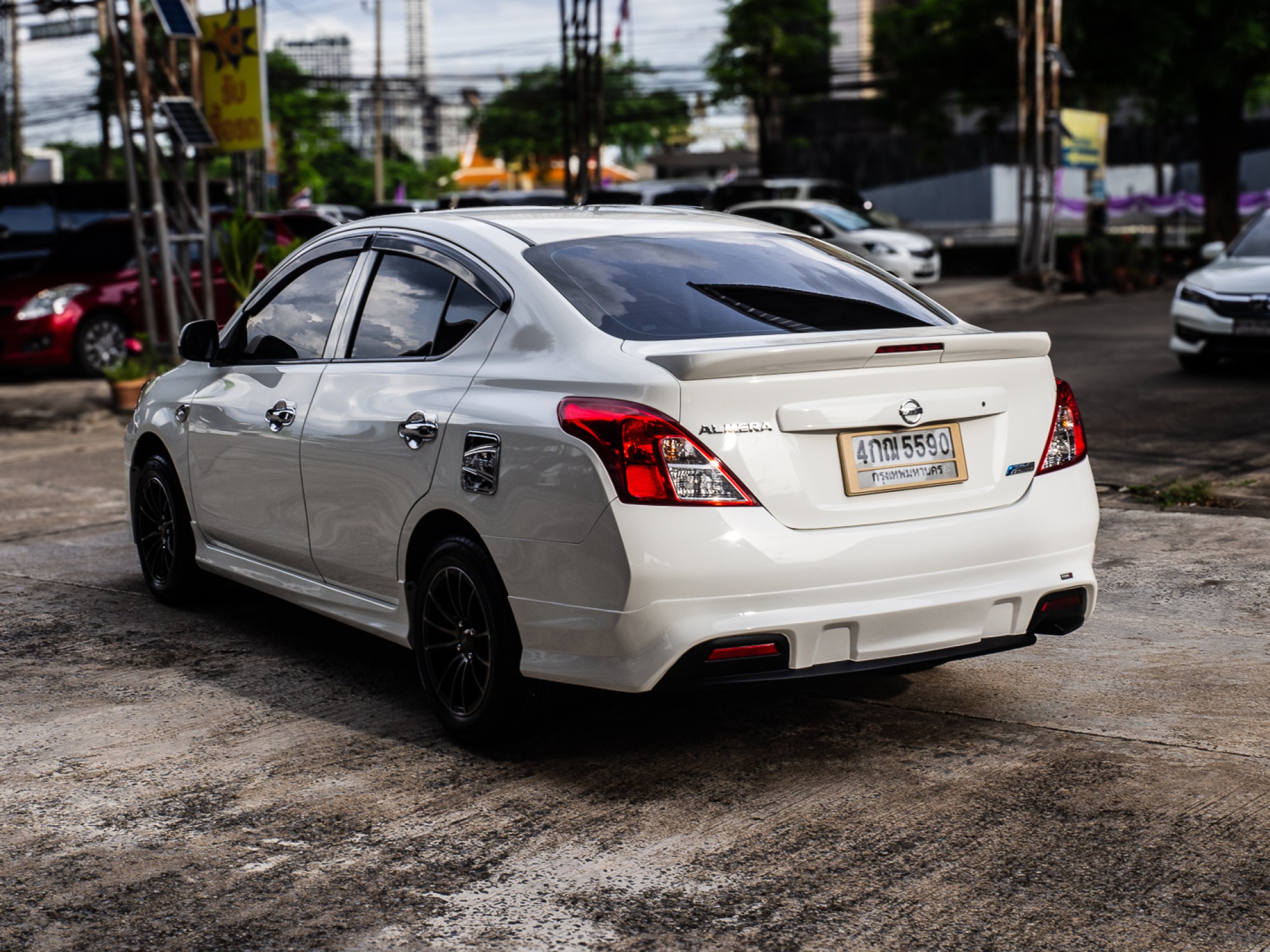 2014 Nissan Almera สีขาว (รูปที่ 4)