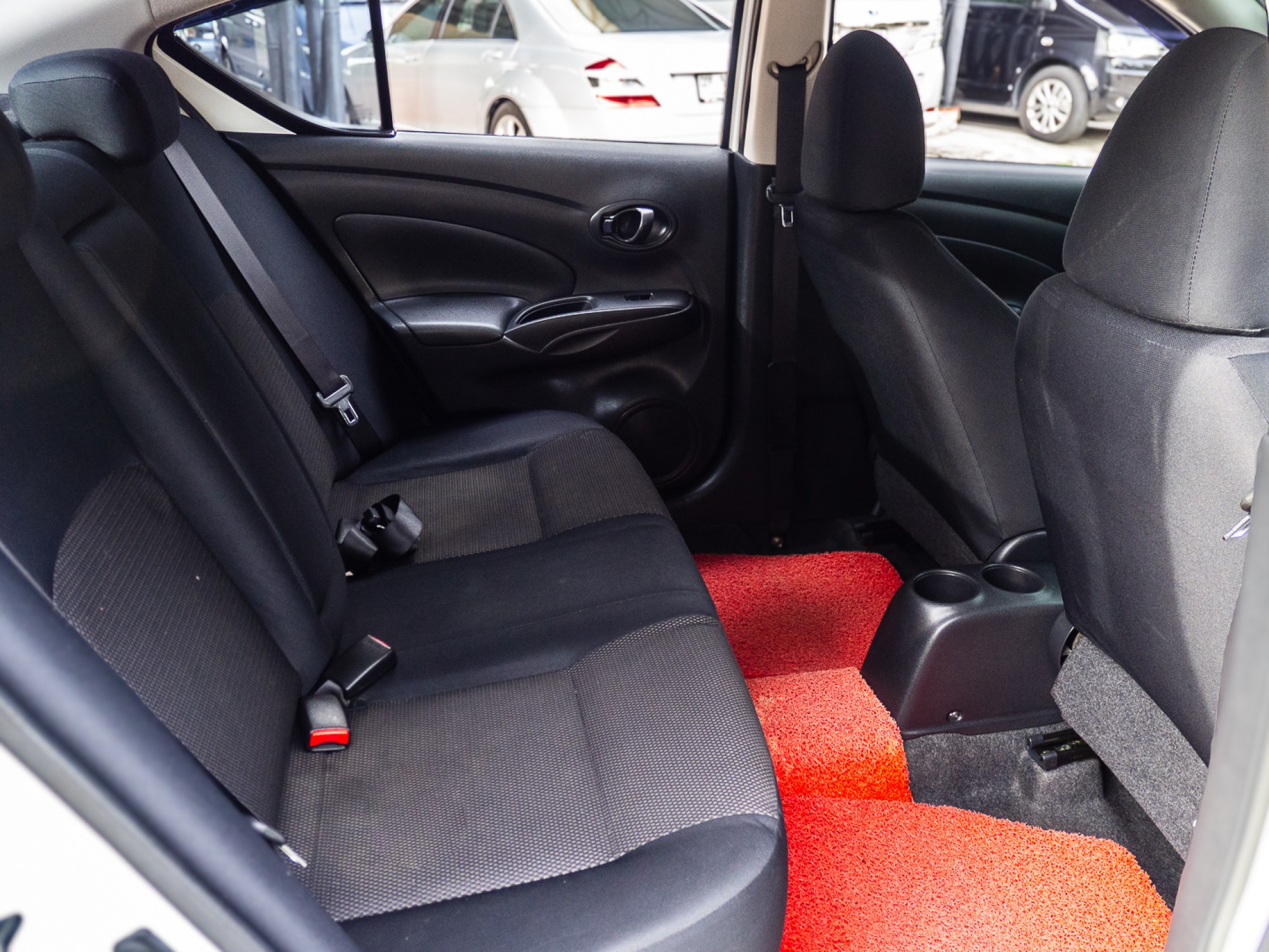 2014 Nissan Almera สีขาว (รูปที่ 11)