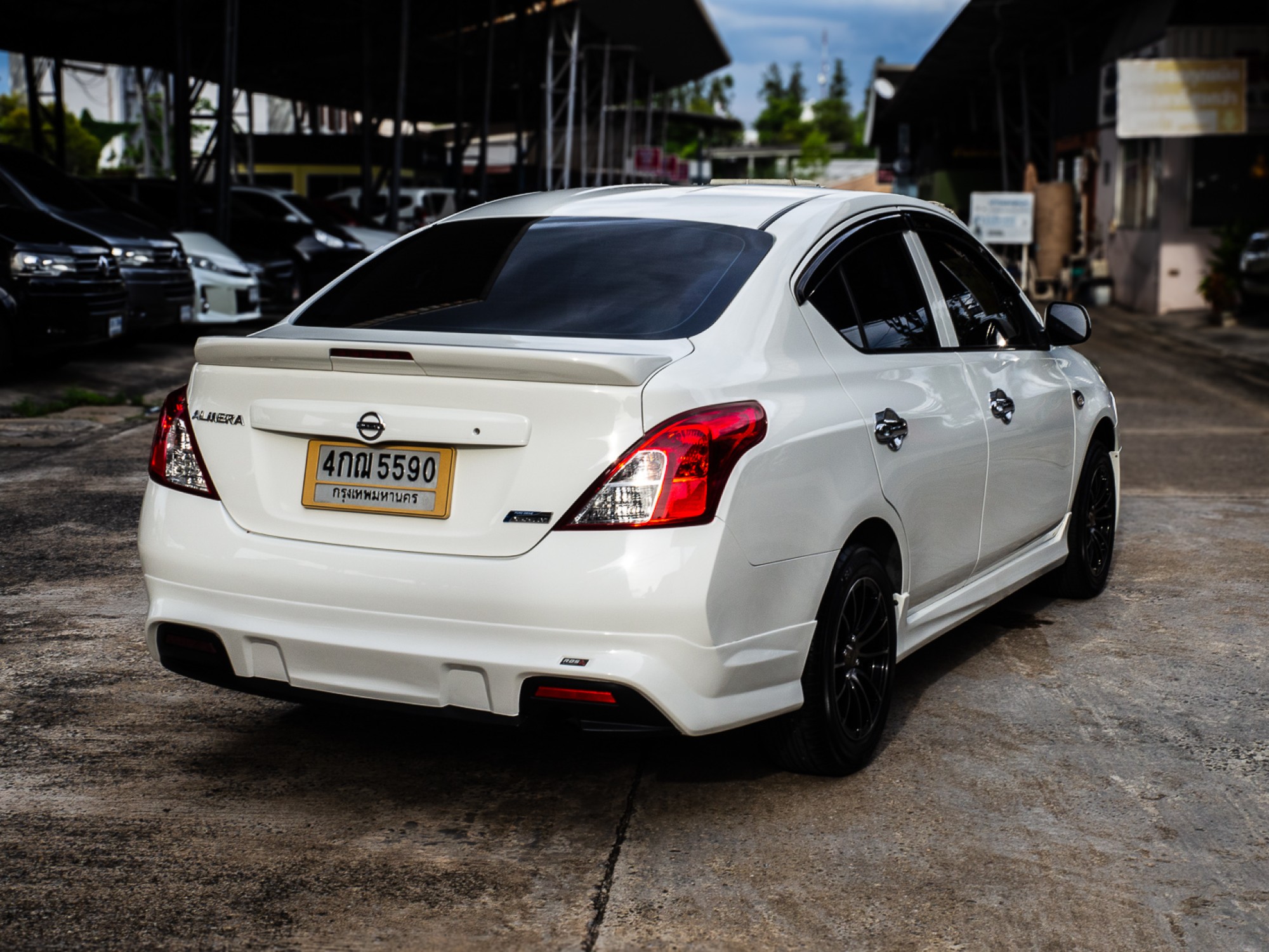 2014 Nissan Almera สีขาว (รูปที่ 6)