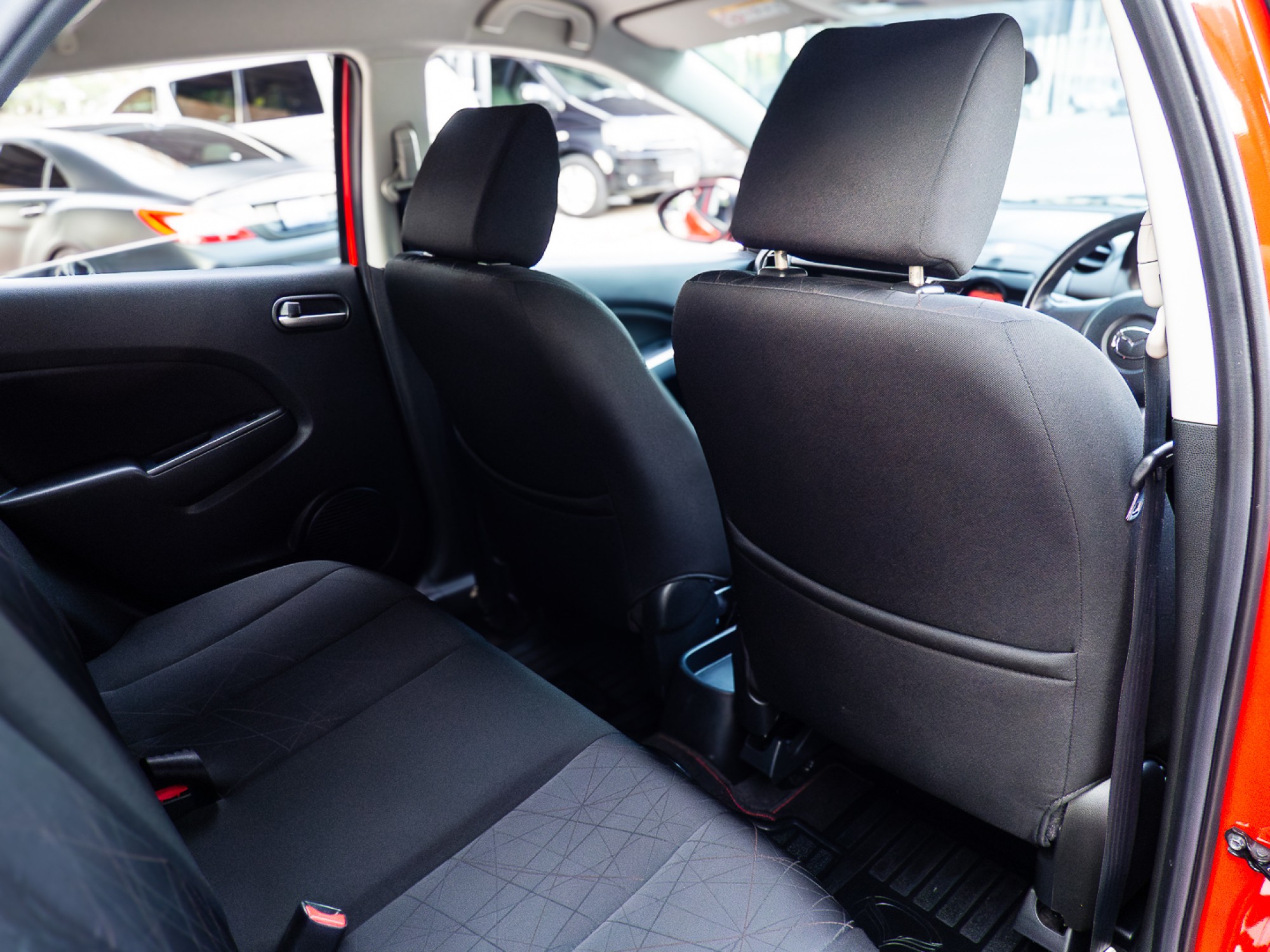 2014 Mazda 2 Sports (5 ประตู) สีแดง (รูปที่ 15)